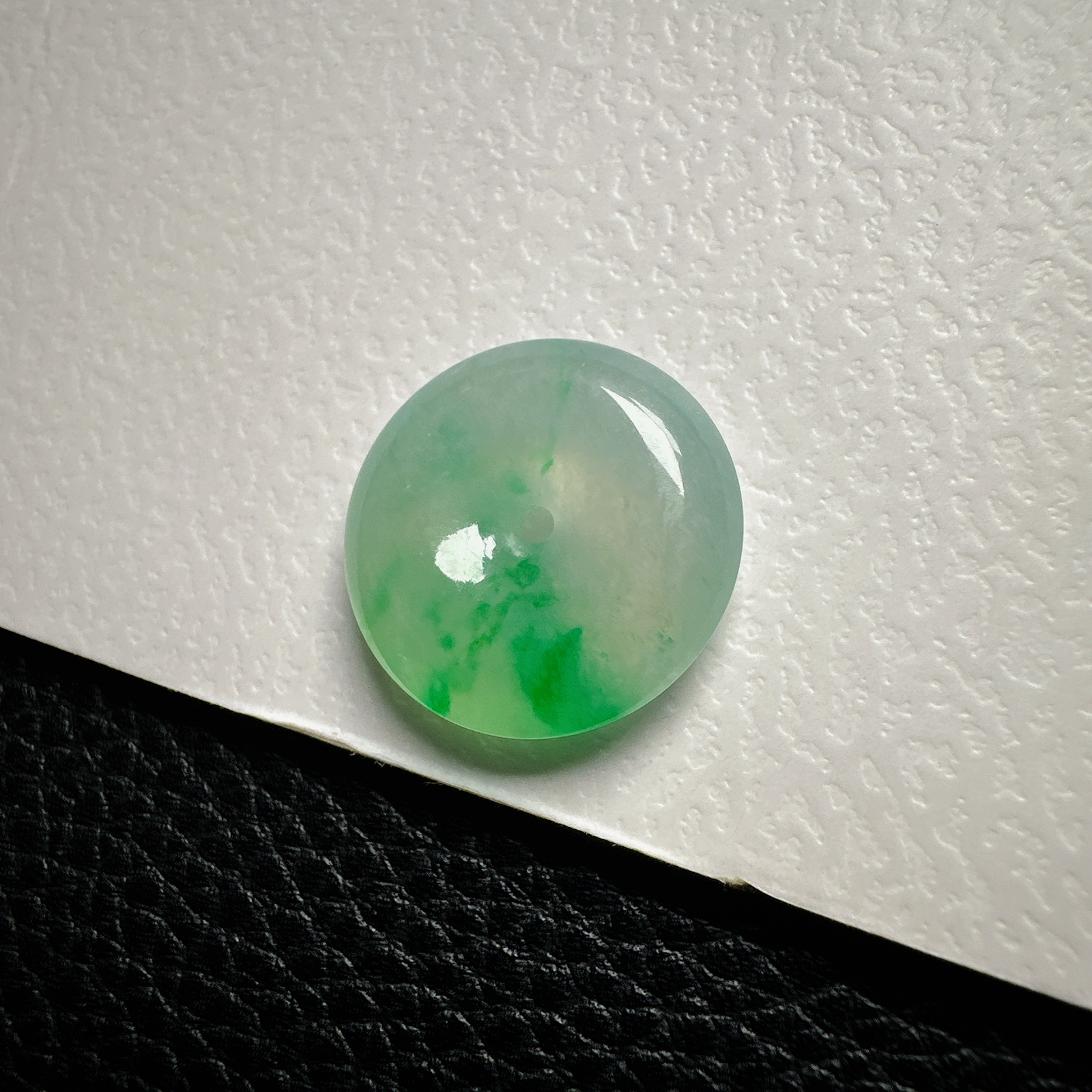 【冰种飘阳绿平安扣】质地细腻，品质很好，冰感十足，胶感明显，收藏品质