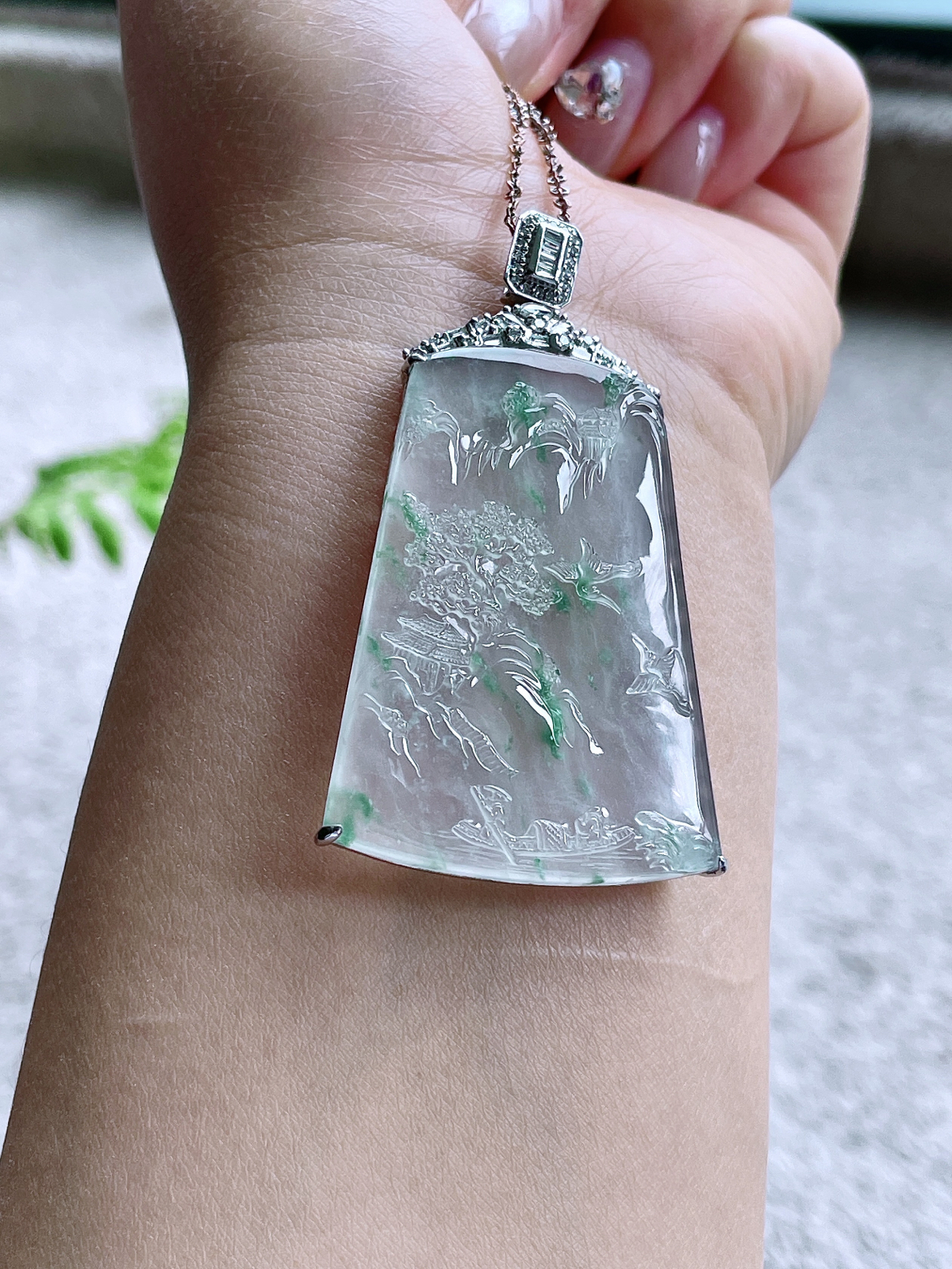 飘花大山水牌吊坠  
缅料 18k金镶嵌 完美 性价比高 
整体尺寸：63-36.3-8.3