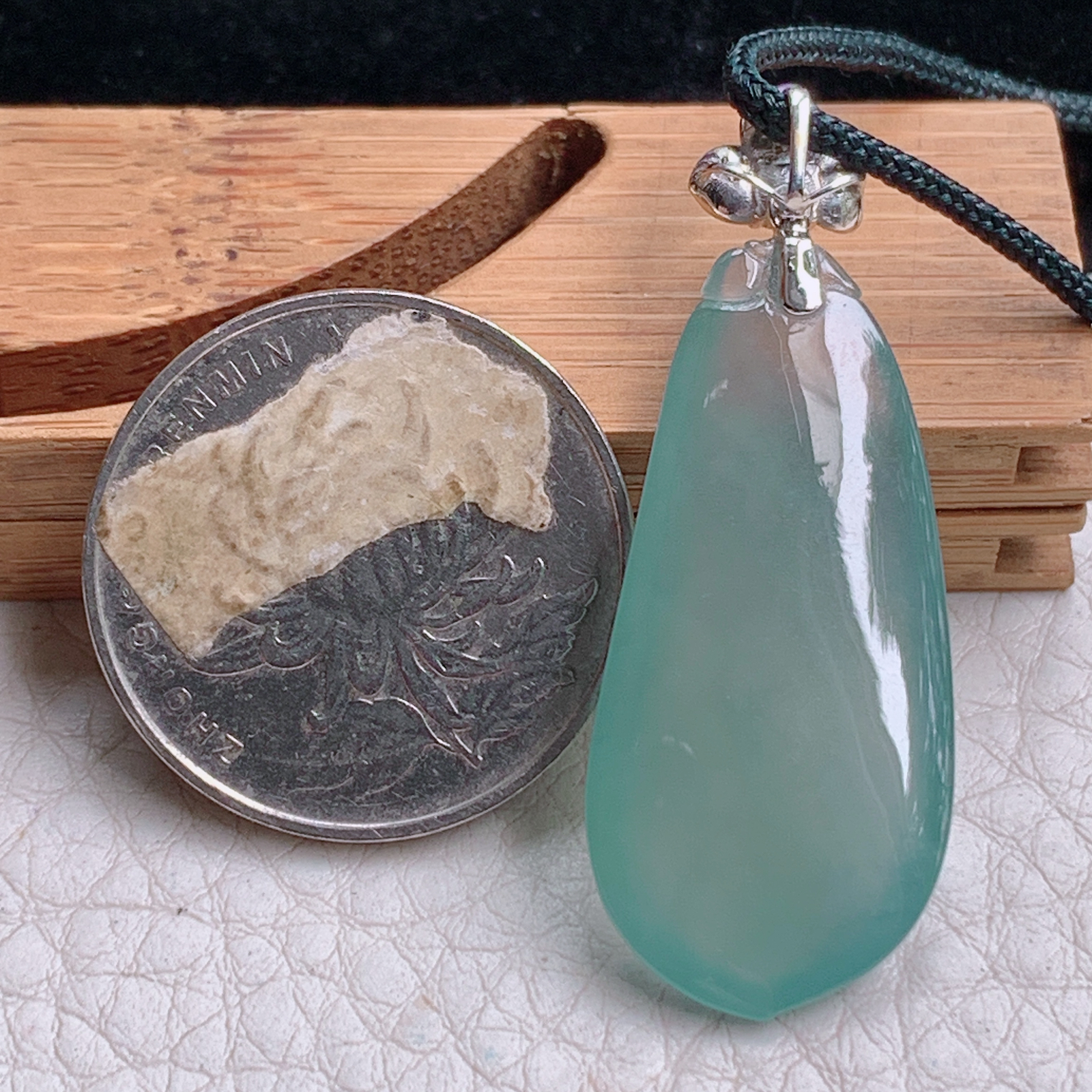 zz3实拍玉石34.5*16*5.6缅甸翡翠天空蓝冰种福瓜吊坠 镶金锁饱满玉坠