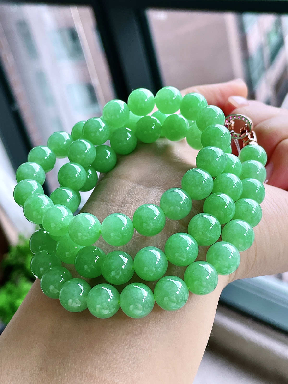【珠子】高冰阳绿珠链圆珠珠子珠链
【说明】缅料 性价比高  
【尺寸】10mm，31cm