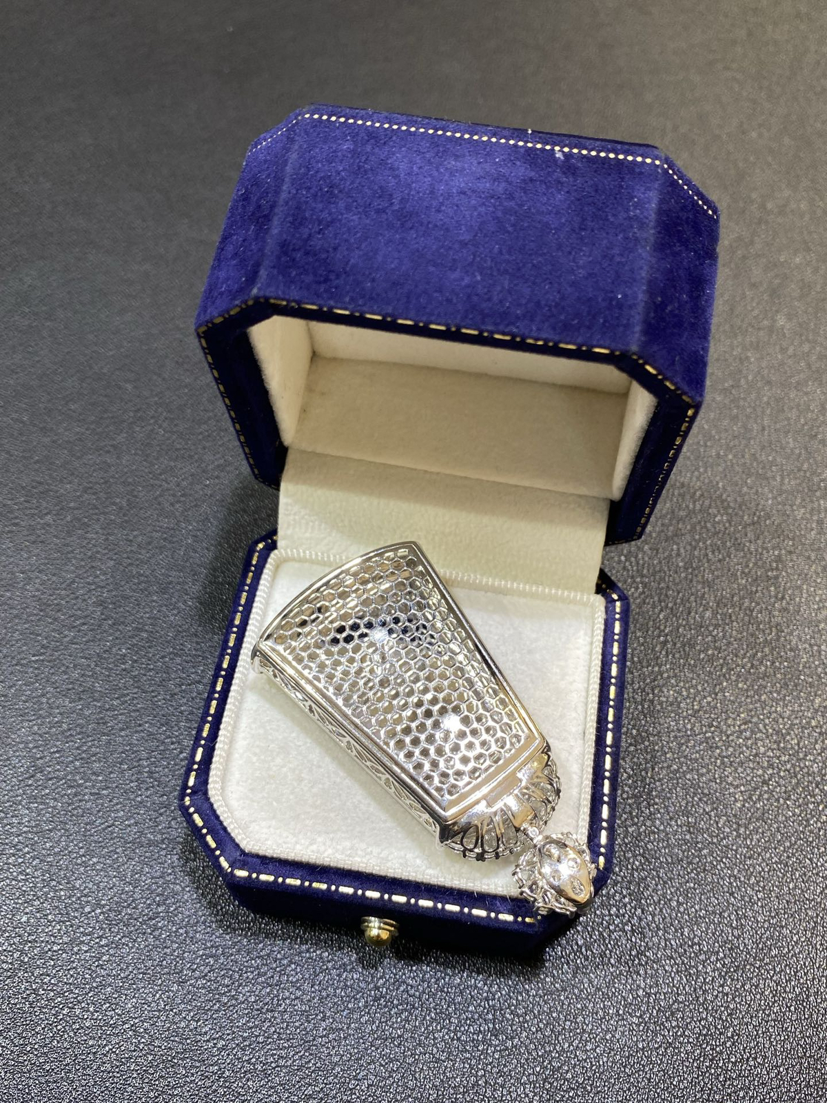 18Ｋ冰黄翡夏天柠檬黄无事牌吊坠

整体59.4/31.6/12.4
裸石43.8/31.6/3.4