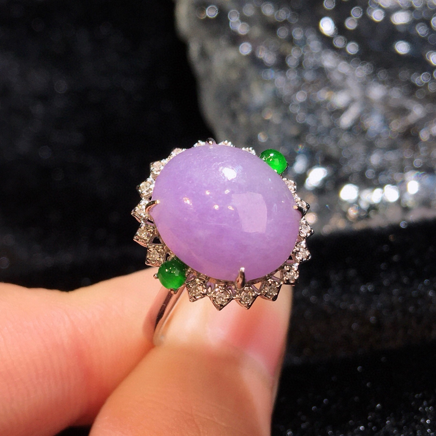 18K金镶嵌紫罗兰蛋面戒指