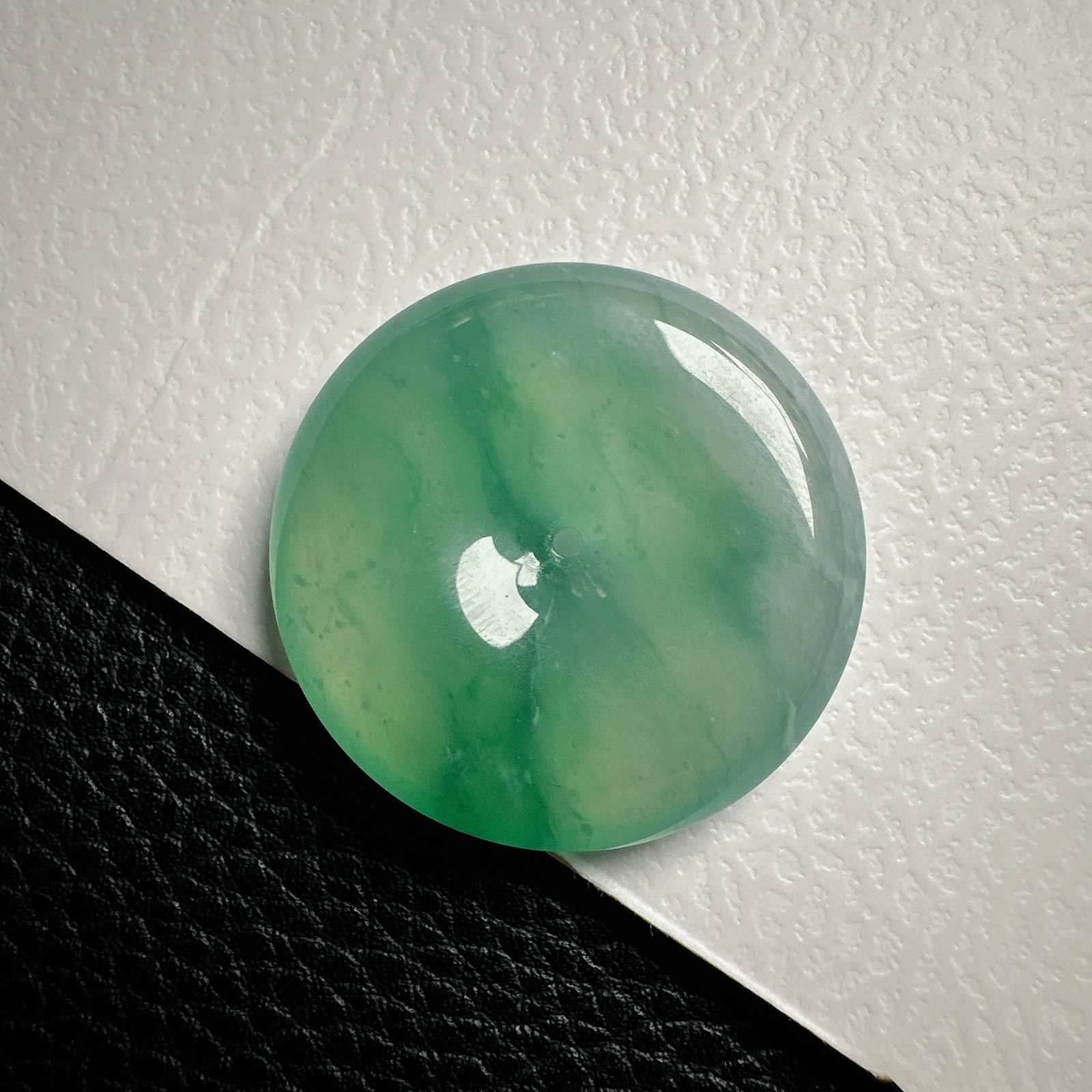 【冰种飘绿平安扣】飘雪花棉，质地细腻，品质很好，冰感十足，胶感明显，收藏品质