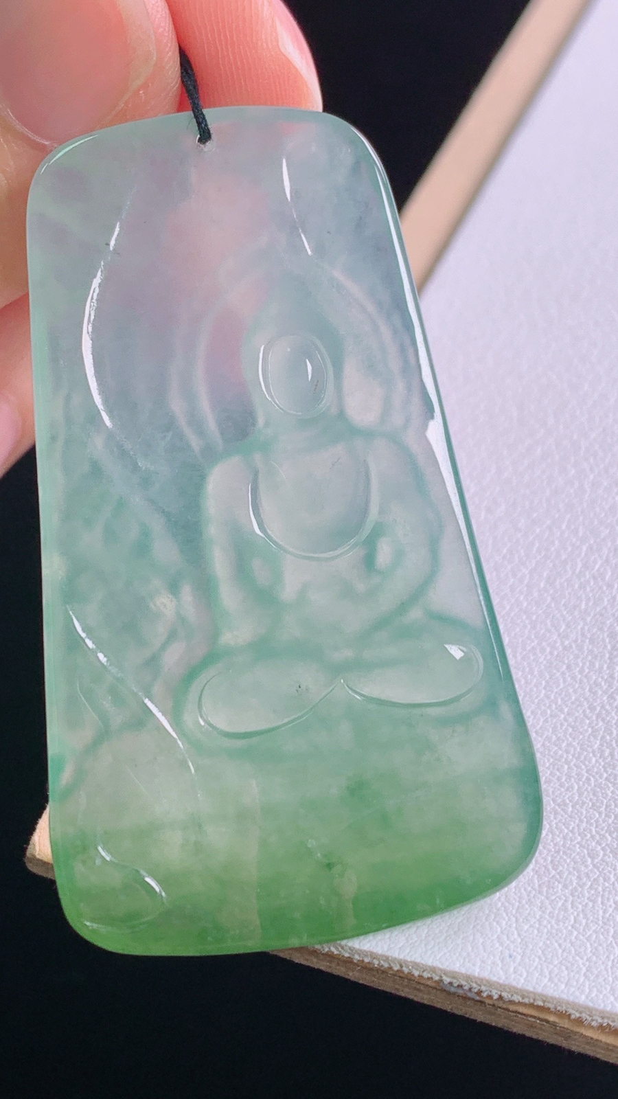 冰晴大日如来
种色俱佳，清透细腻
尺寸:51.6-30.3-5.0mm