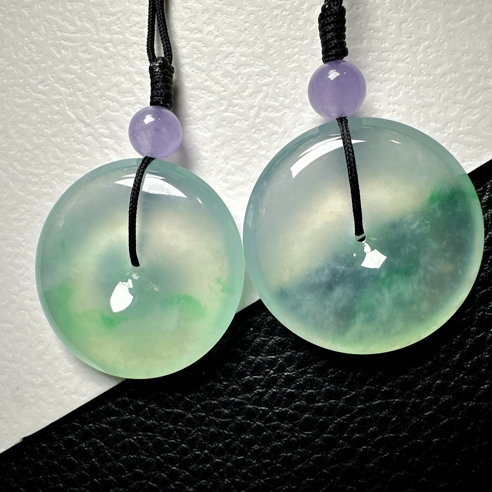 【冰种飘绿平安扣一对】质地非常细腻干净，冰润十足，种老冰透，收藏品质