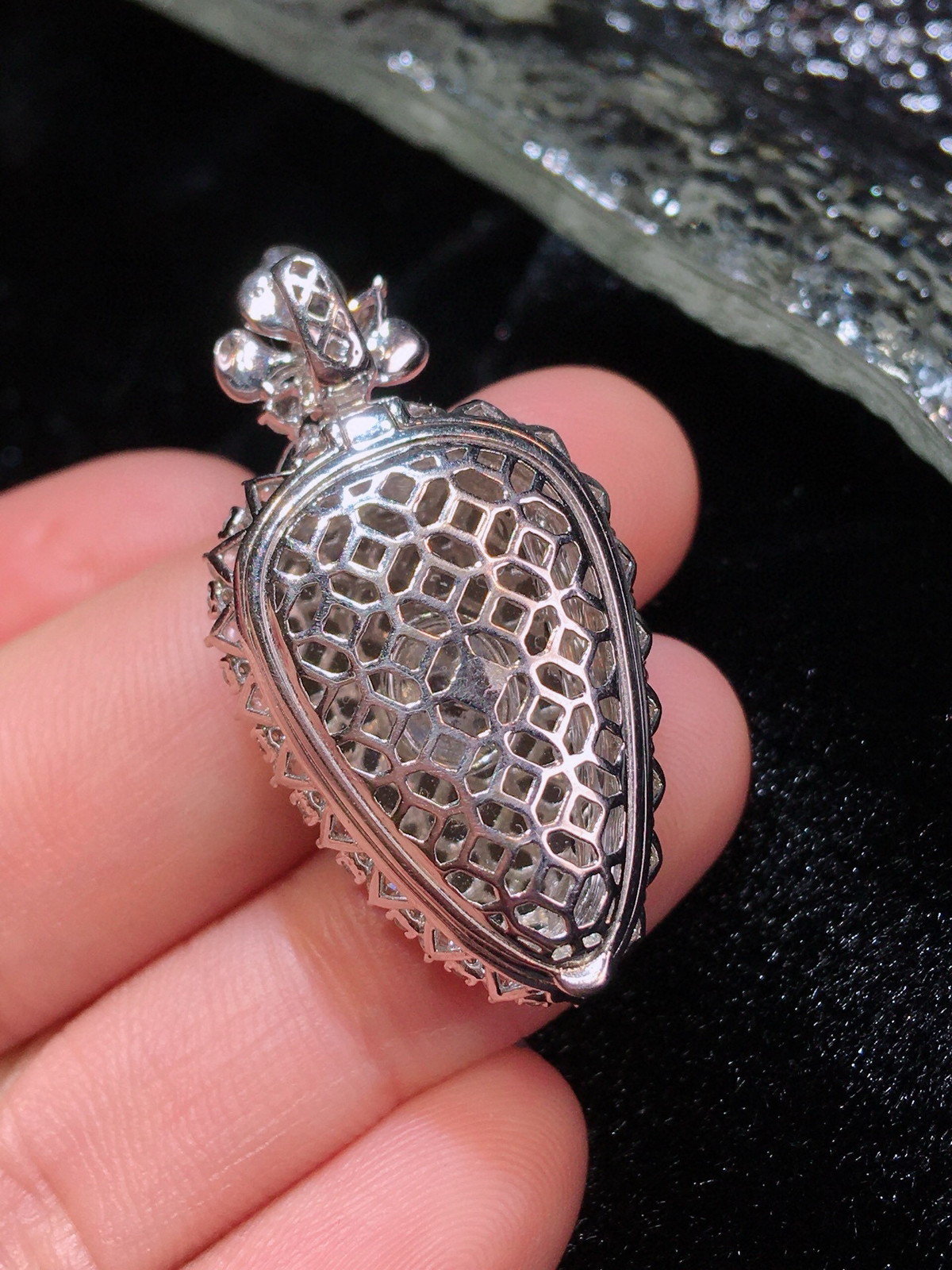 18K重金豪华镶嵌冰飘花树叶挂件