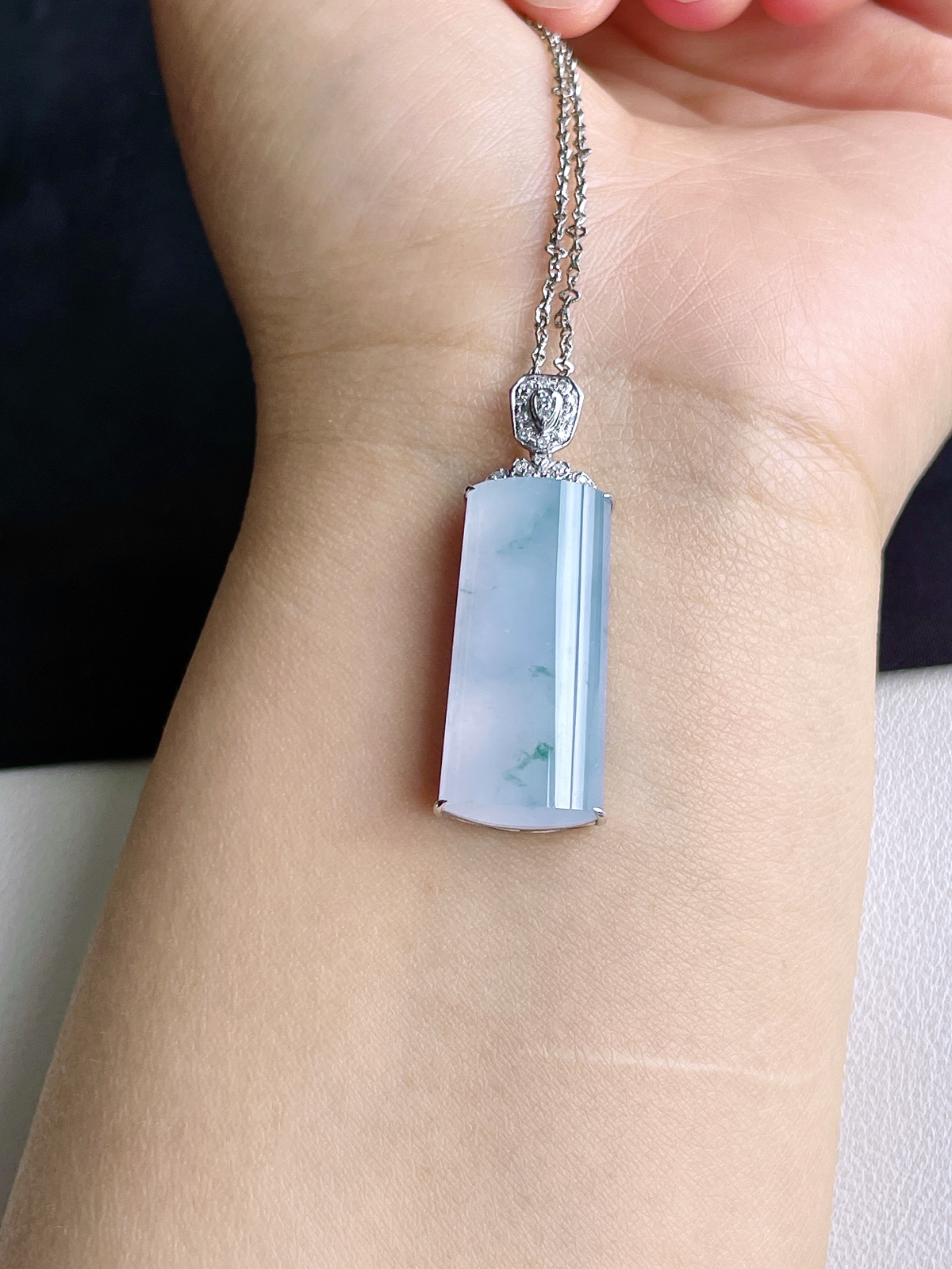 【镶嵌】冰紫罗兰无事柱飘花无事牌吊坠  
【说明】缅料 18k金镶嵌 性价比高  
【整体】39-14-9.3
【裸石】29-13-6.2