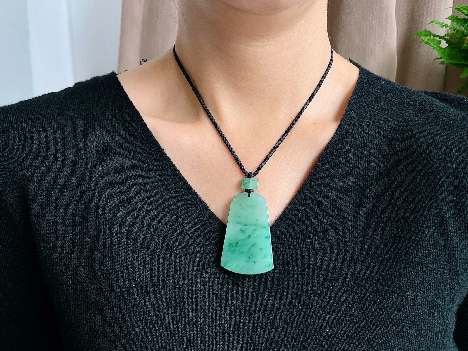 【裸石】冰飘绿花无事牌吊坠
【说明】缅料 性价比高  飘花
【尺寸】54-34.5-5.7