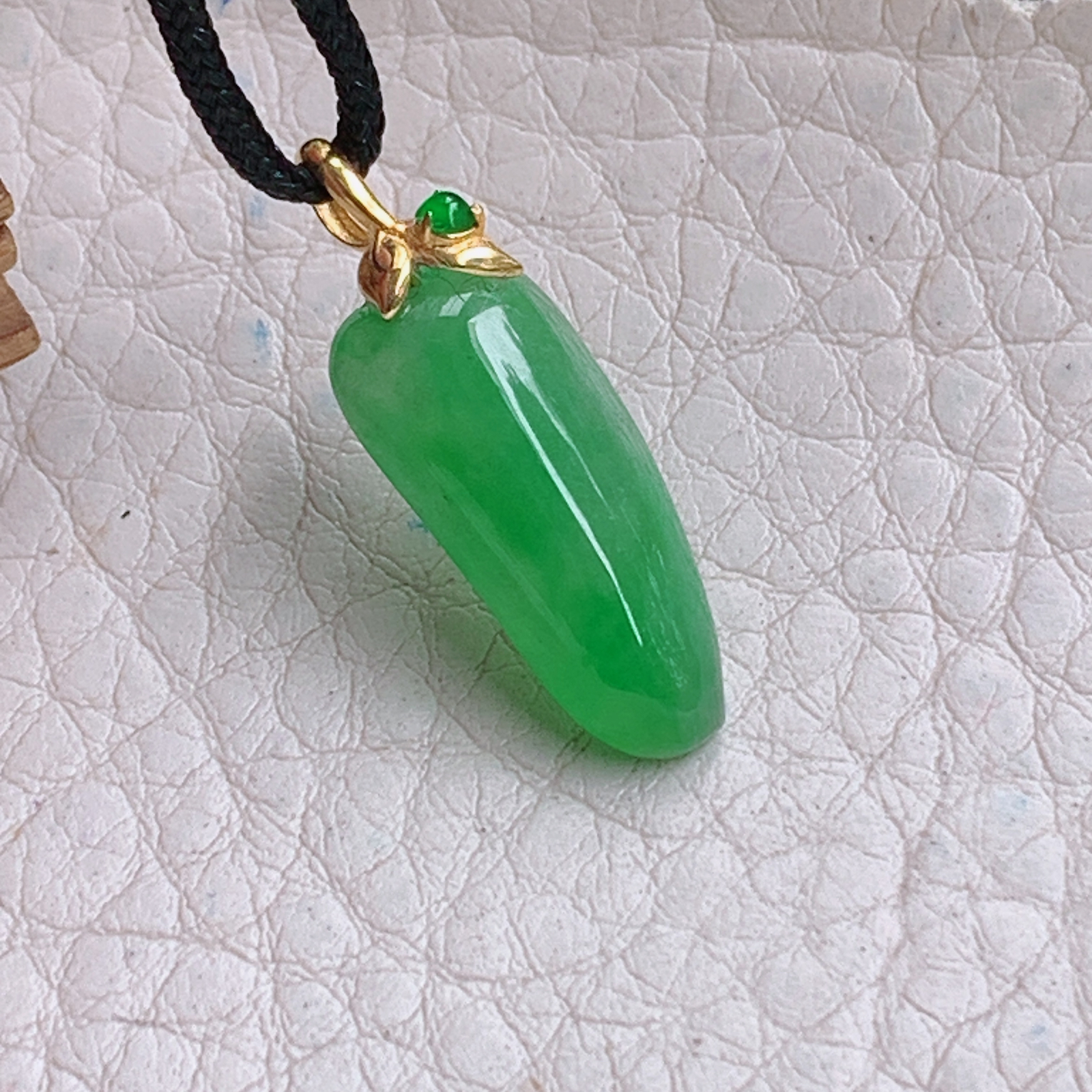 zz3实拍连金25*8.8*4.5缅甸翡翠满绿精美小福瓜小吊坠 镶金锁骨坠