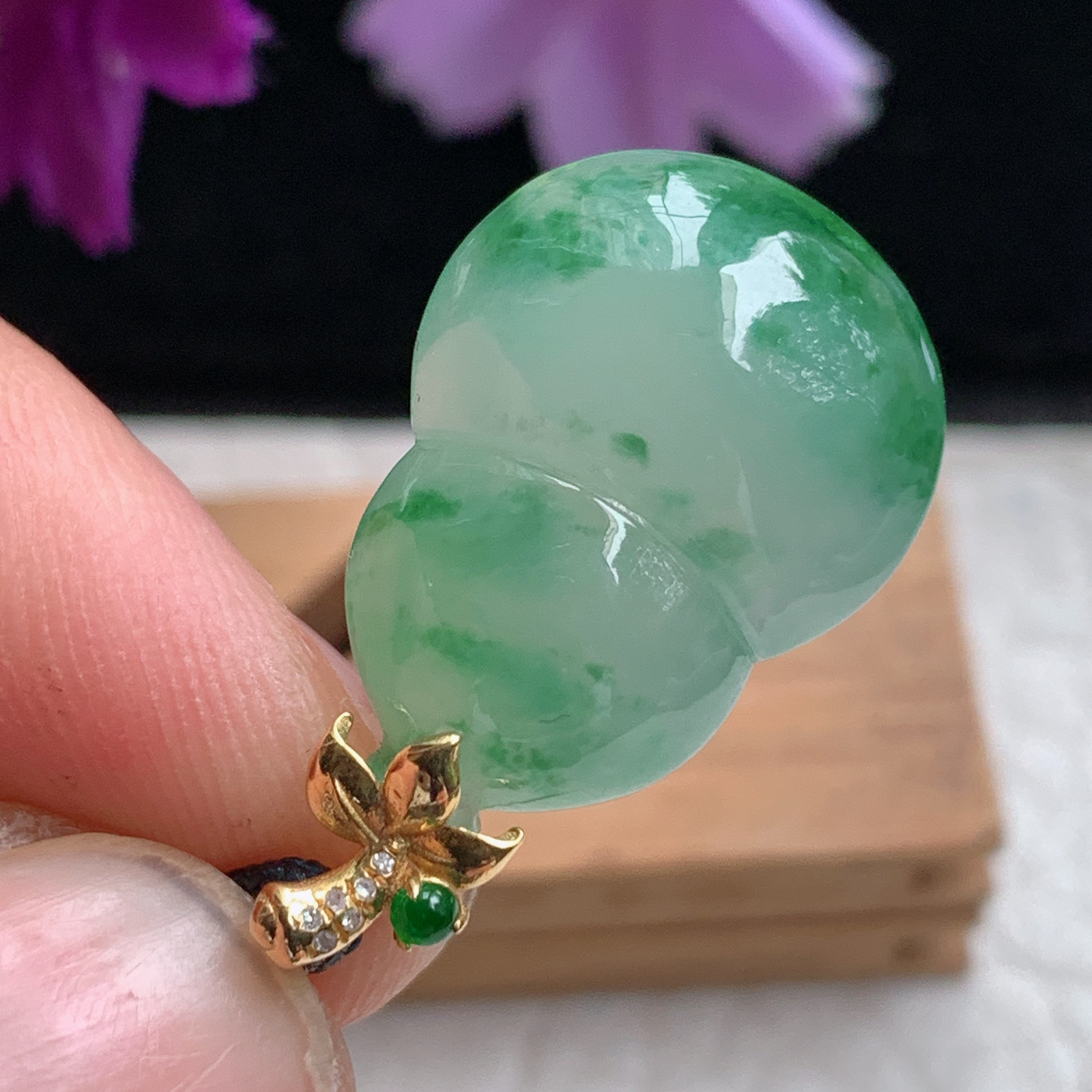 zz3实拍连金26.5*15.5*7.3缅甸翡翠冰飘绿花精美葫芦吊坠 镶金福禄锁骨坠