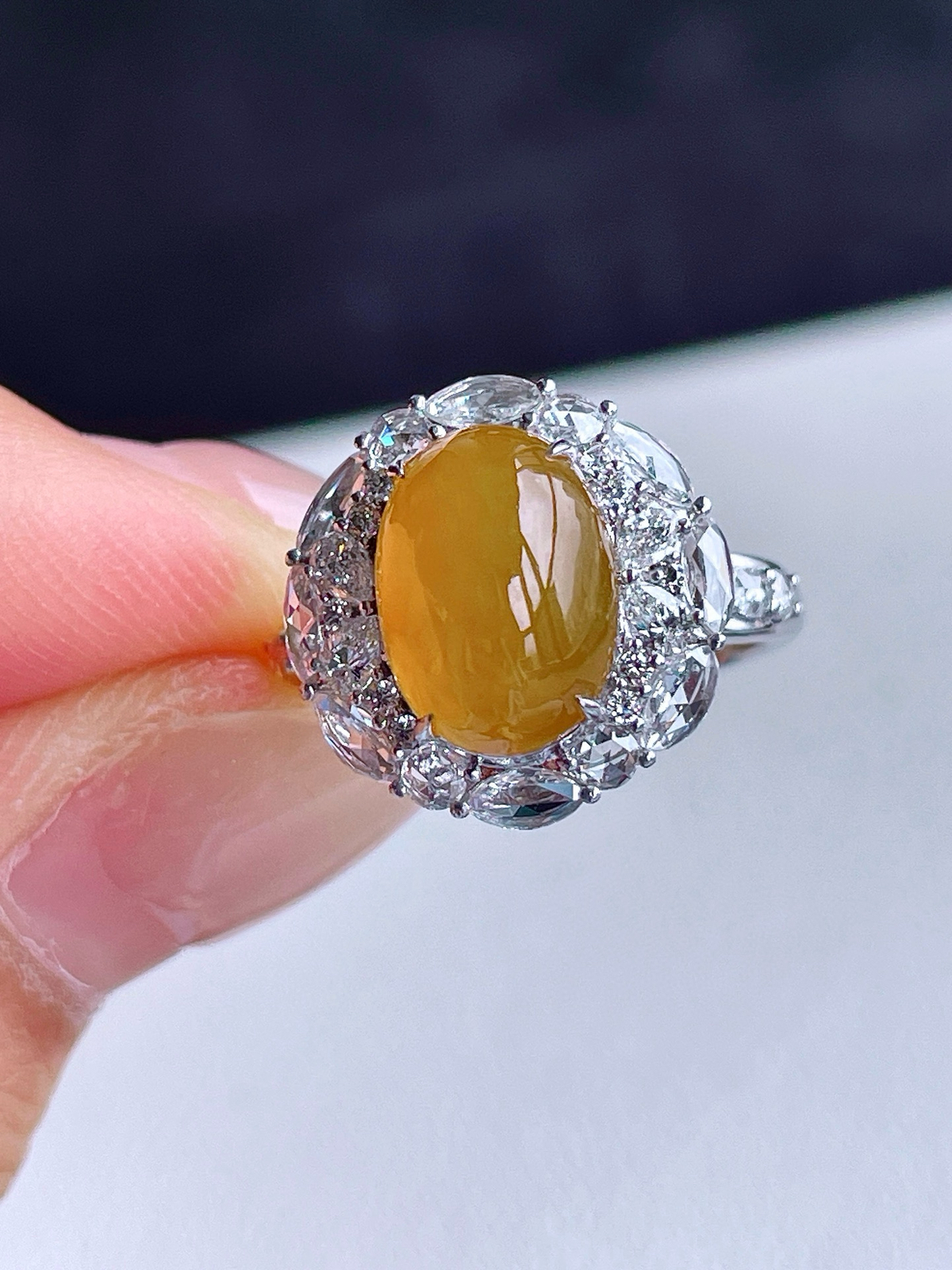 【镶嵌】高冰黄翡蛋面戒指 
【说明】缅料 18k金镶嵌 性价比高  
【整体】15.5-15.4-