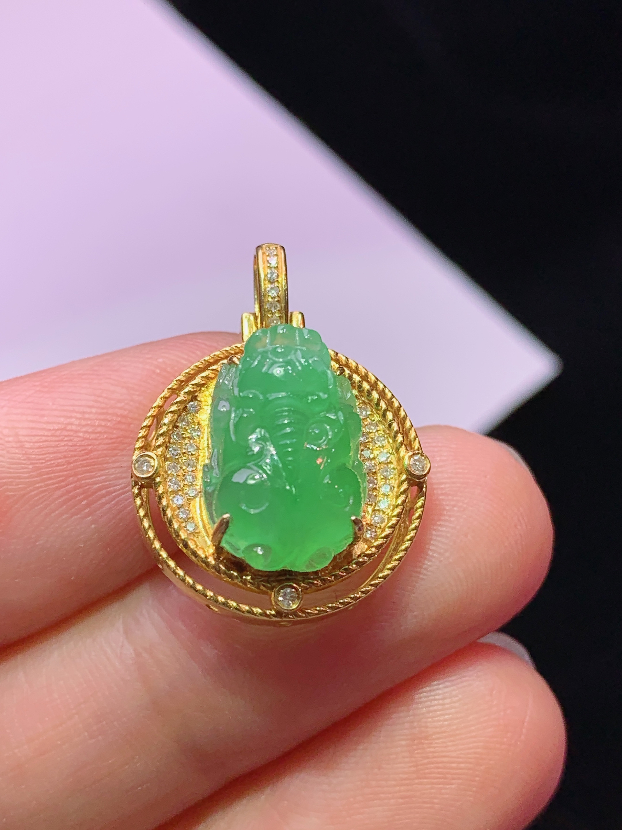 18k金钻镶嵌翠绿貔貅吊坠 玉质细腻 色泽艳丽清新 水润亮眼 整体尺寸22.2*16*9.6y4