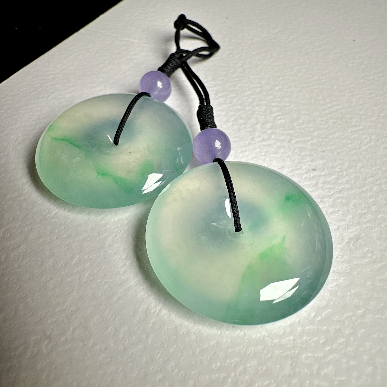 【冰种飘绿平安扣一对】质地非常细腻干净，冰润十足，种老冰透，收藏品质