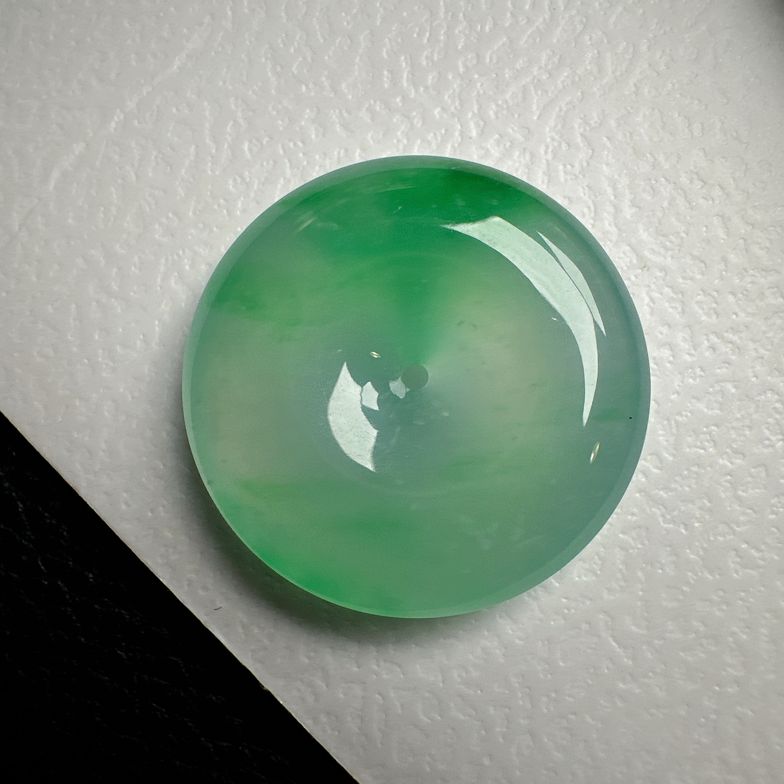 【冰种飘阳绿平安扣】质地细腻，品质很好，冰感十足，胶感明显，收藏品质。