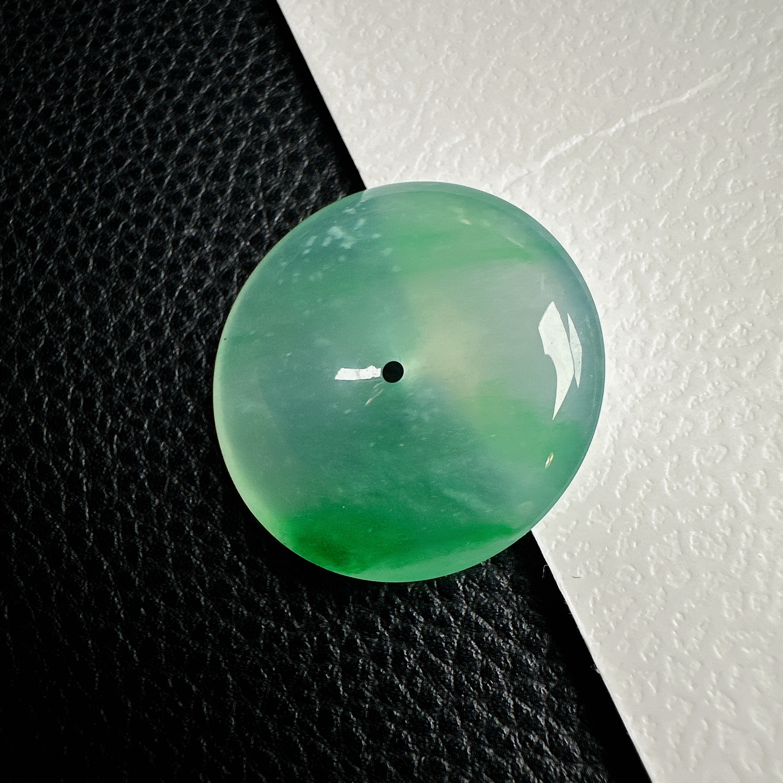 【冰种飘阳绿平安扣】质地细腻，品质很好，冰感十足，胶感明显，收藏品质。