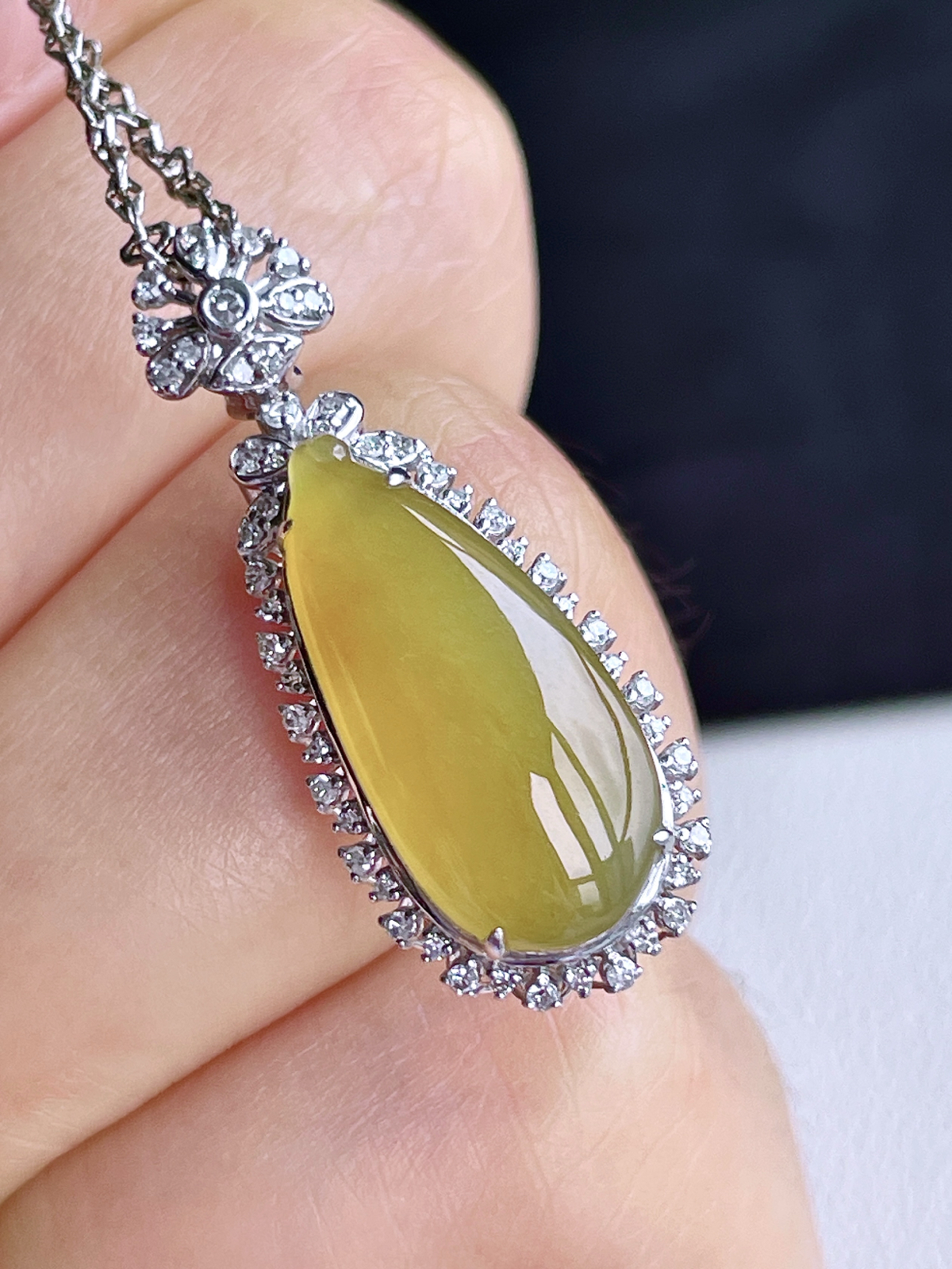 【镶嵌】冰黄翡福瓜吊坠  
【说明】缅料 18k金镶嵌 性价比高  
【整体】29.2-11.7-