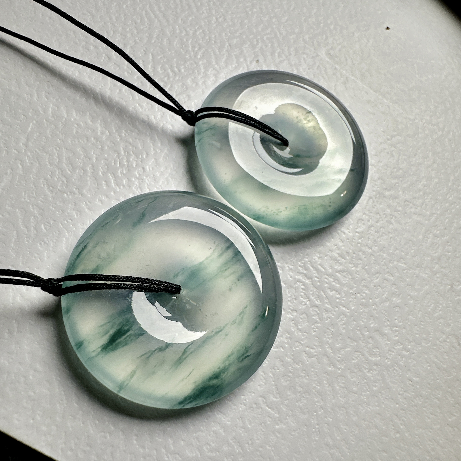 【冰种飘花平安扣一对】质地非常细腻干净，冰润十足，种老冰透，收藏品质，裸石尺寸28*5.8毫米