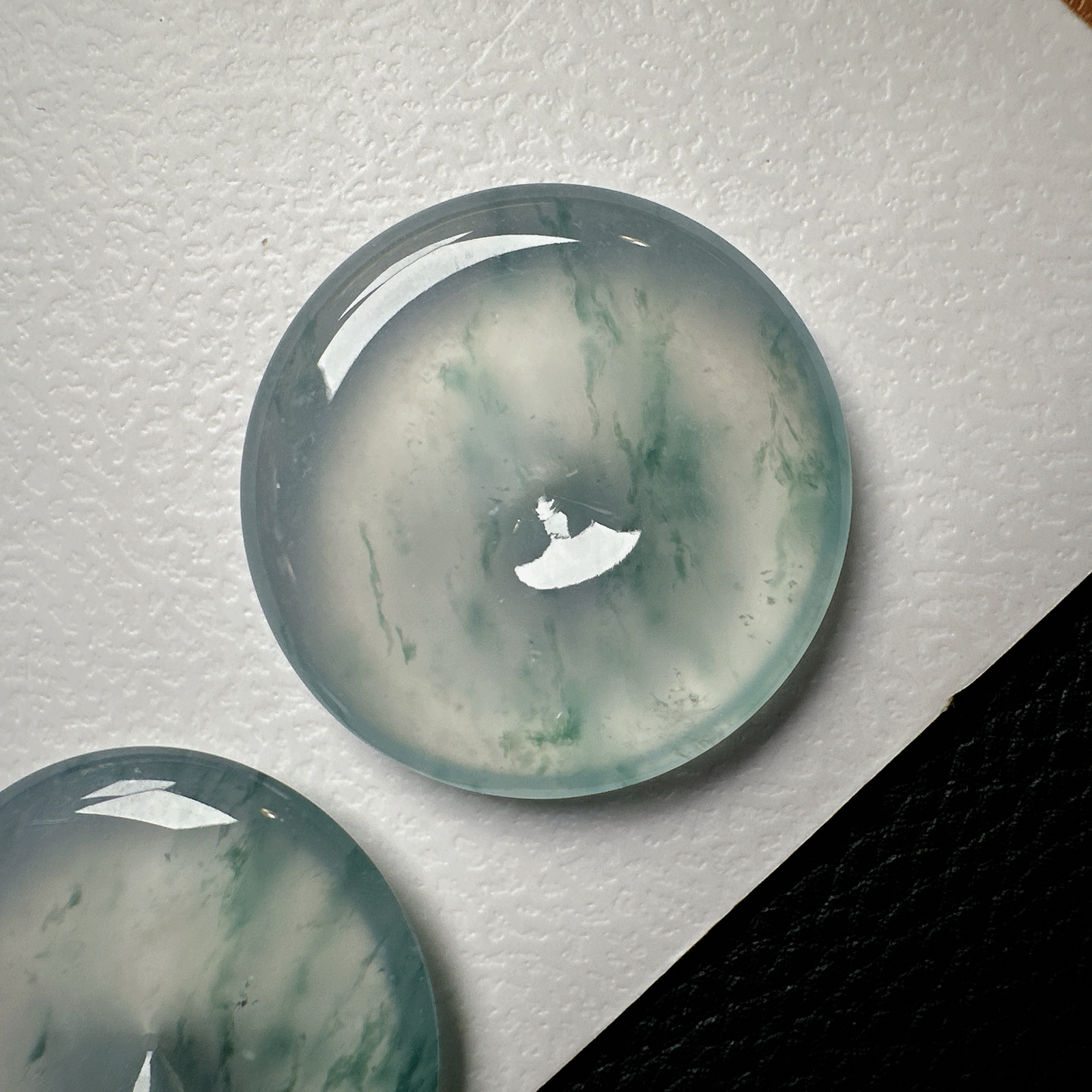 【冰种飘花平安扣一对】质地非常细腻干净，冰润十足，种老冰透，收藏品质