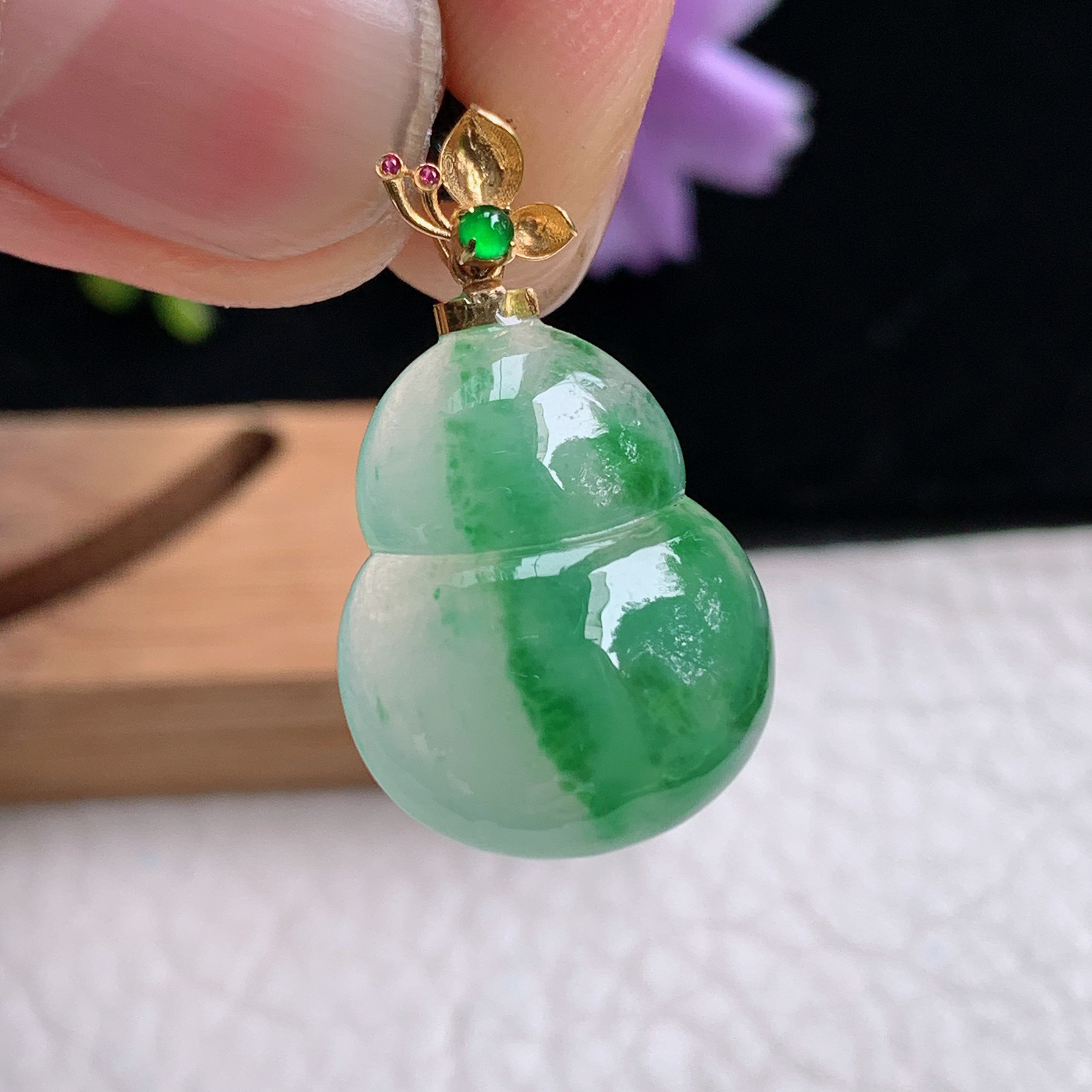 zz3实拍连金26.8*15.5*4.8缅甸翡翠飘绿精美葫芦吊坠 半山半水镶金锁骨坠