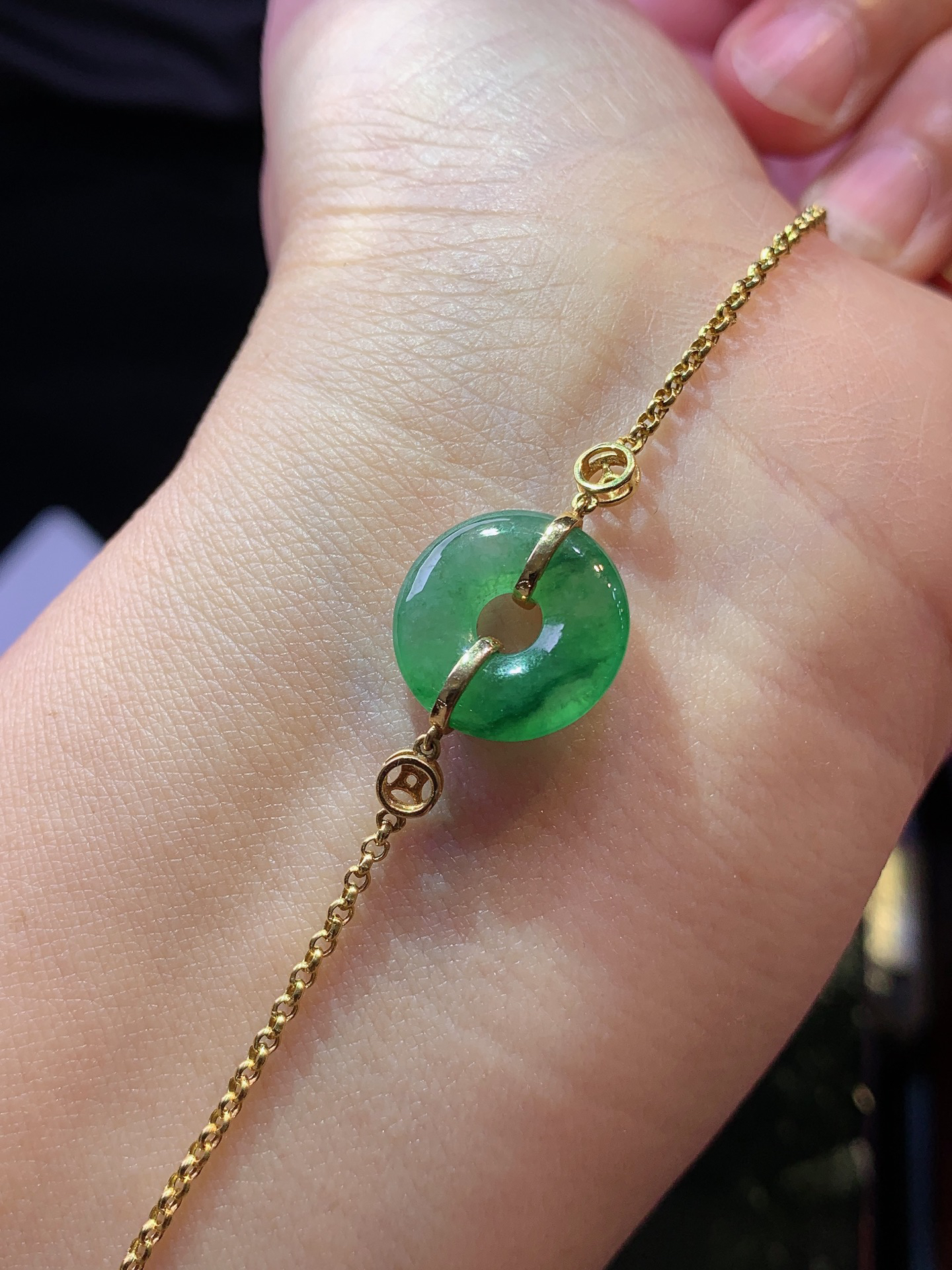 18k金镶嵌飘绿平安扣手链 玉质细腻 色泽清新艳丽 整体尺寸13.7*3.3m1