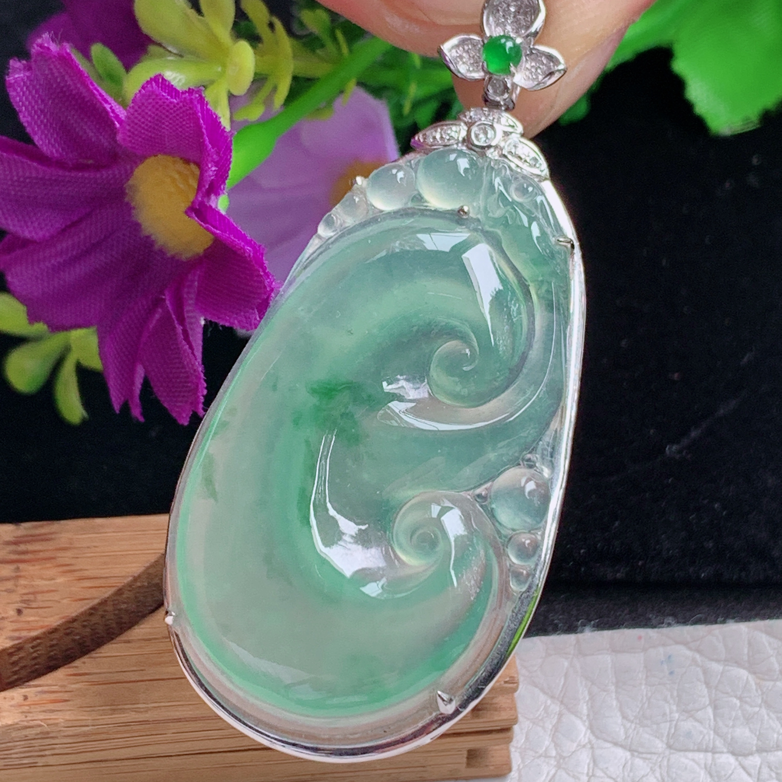 zz3实拍连金60*28.3*8.2缅甸翡翠冰种晴水大如意吊坠 豪华镶金事事如意毛衣坠，玉石约45.3*26.5*5