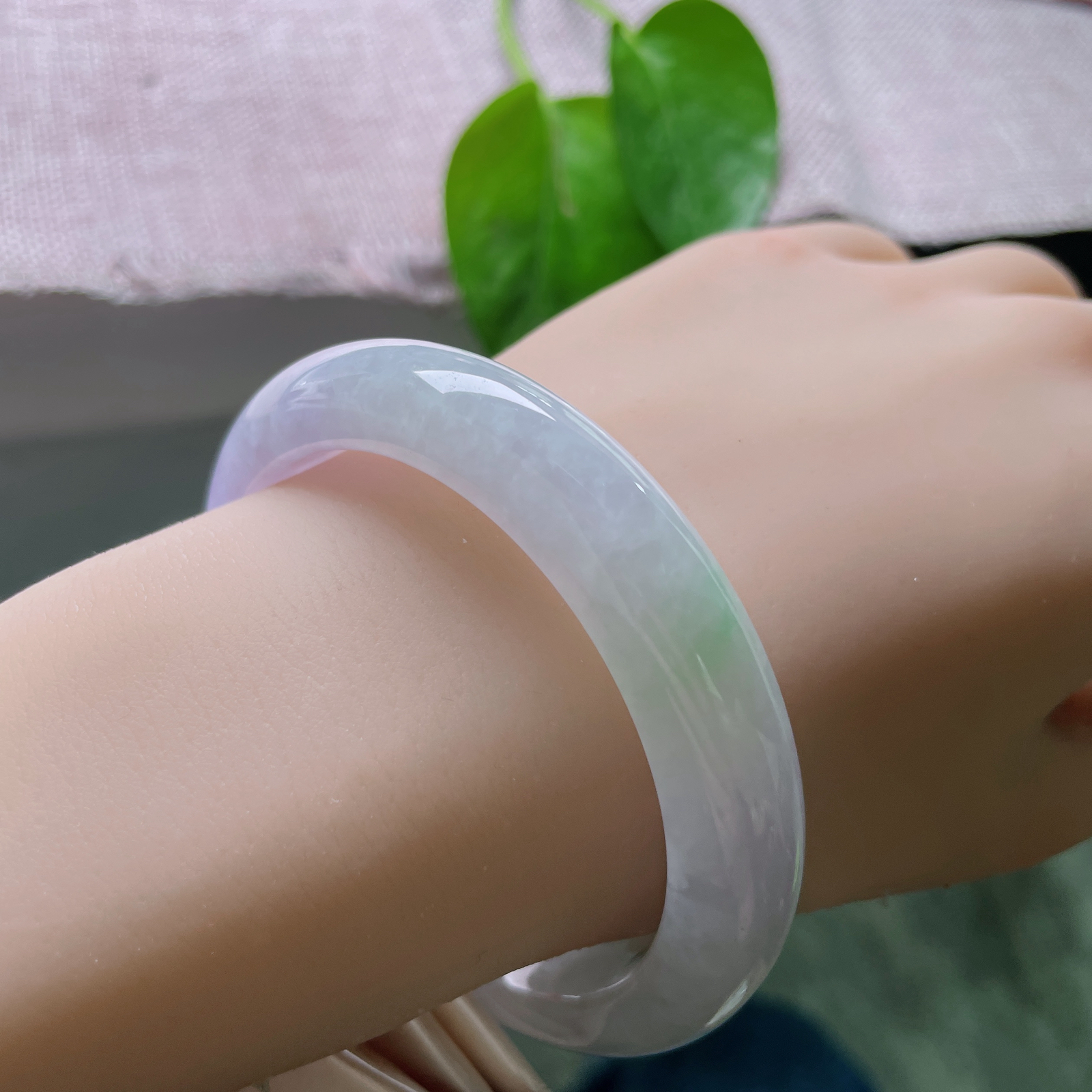 56.2/11.6/8.7春彩正圈，水润细腻，色彩斑斓，优雅大方..