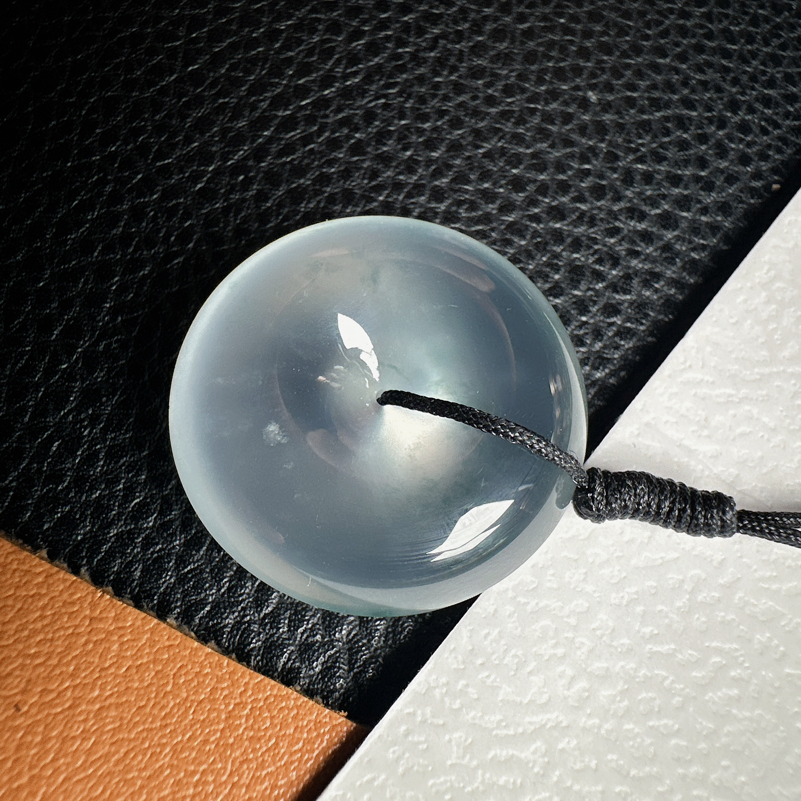 【冰种肥平安扣】质地细腻冰润，品质很好，冰感十足，胶感明显，收藏品质。