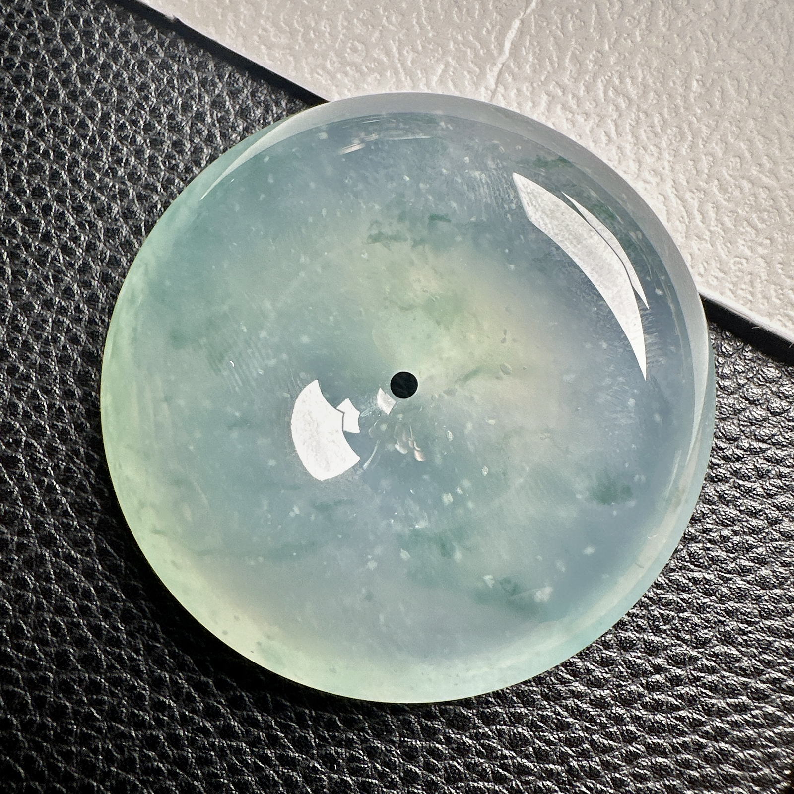 【冰种飘花巨无霸大扣】质地细腻，冰润十足，种老冰透，荧光闪耀，收藏品质。