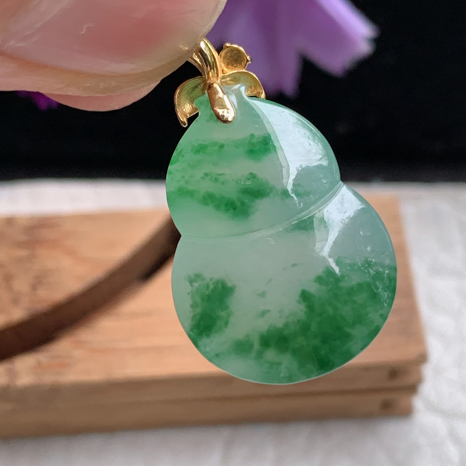 zz3实拍连金26.5*15.5*7.3缅甸翡翠冰飘绿花精美葫芦吊坠 镶金福禄锁骨坠