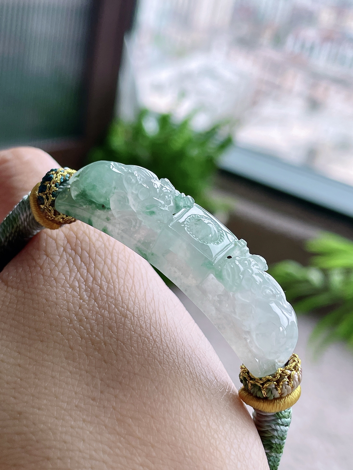 【裸石】冰飘花貔貅手绳手牌
【说明】缅料 性价比高  
【尺寸】45.5-10.1-10.8