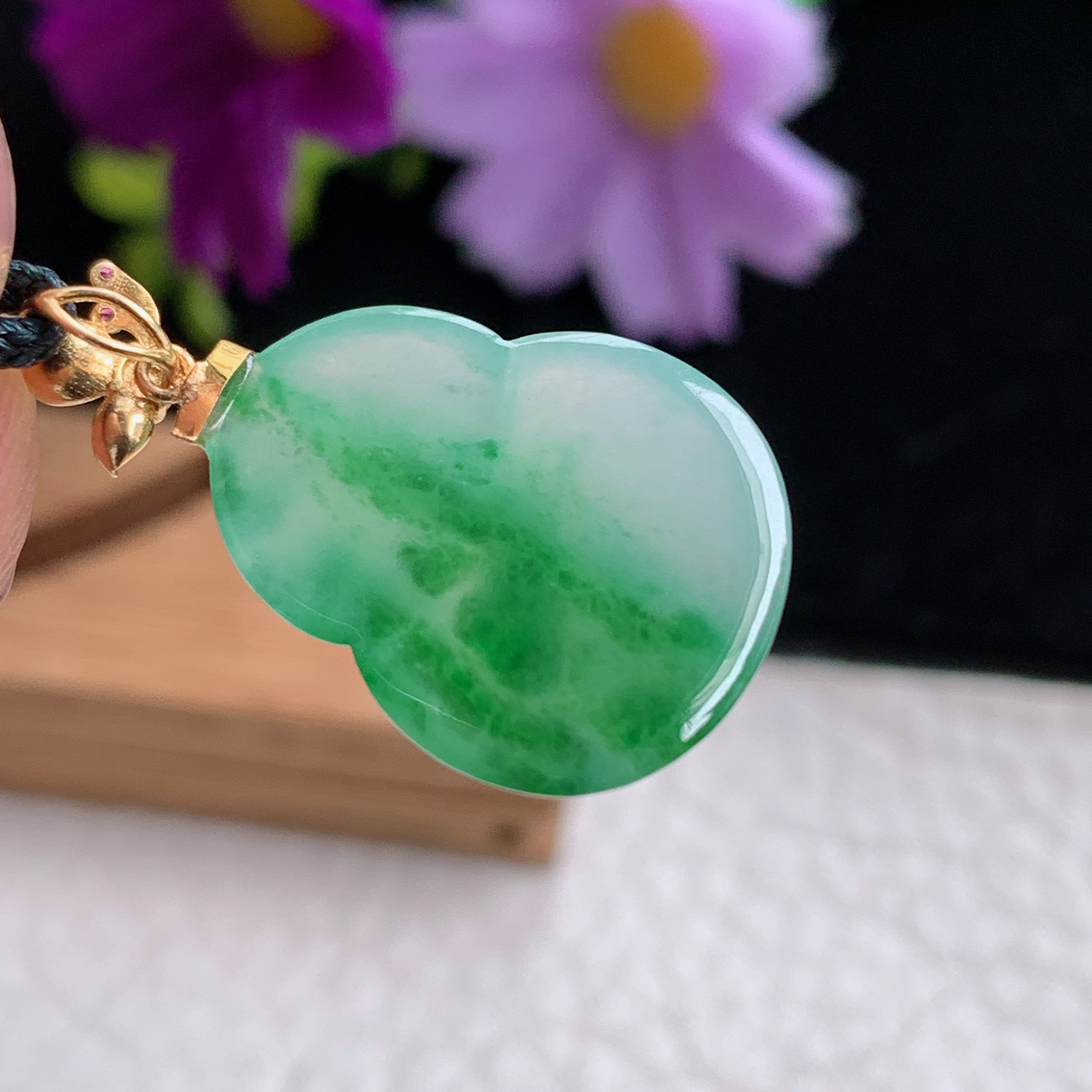 zz3实拍连金26.8*15.5*4.8缅甸翡翠飘绿精美葫芦吊坠 半山半水镶金锁骨坠