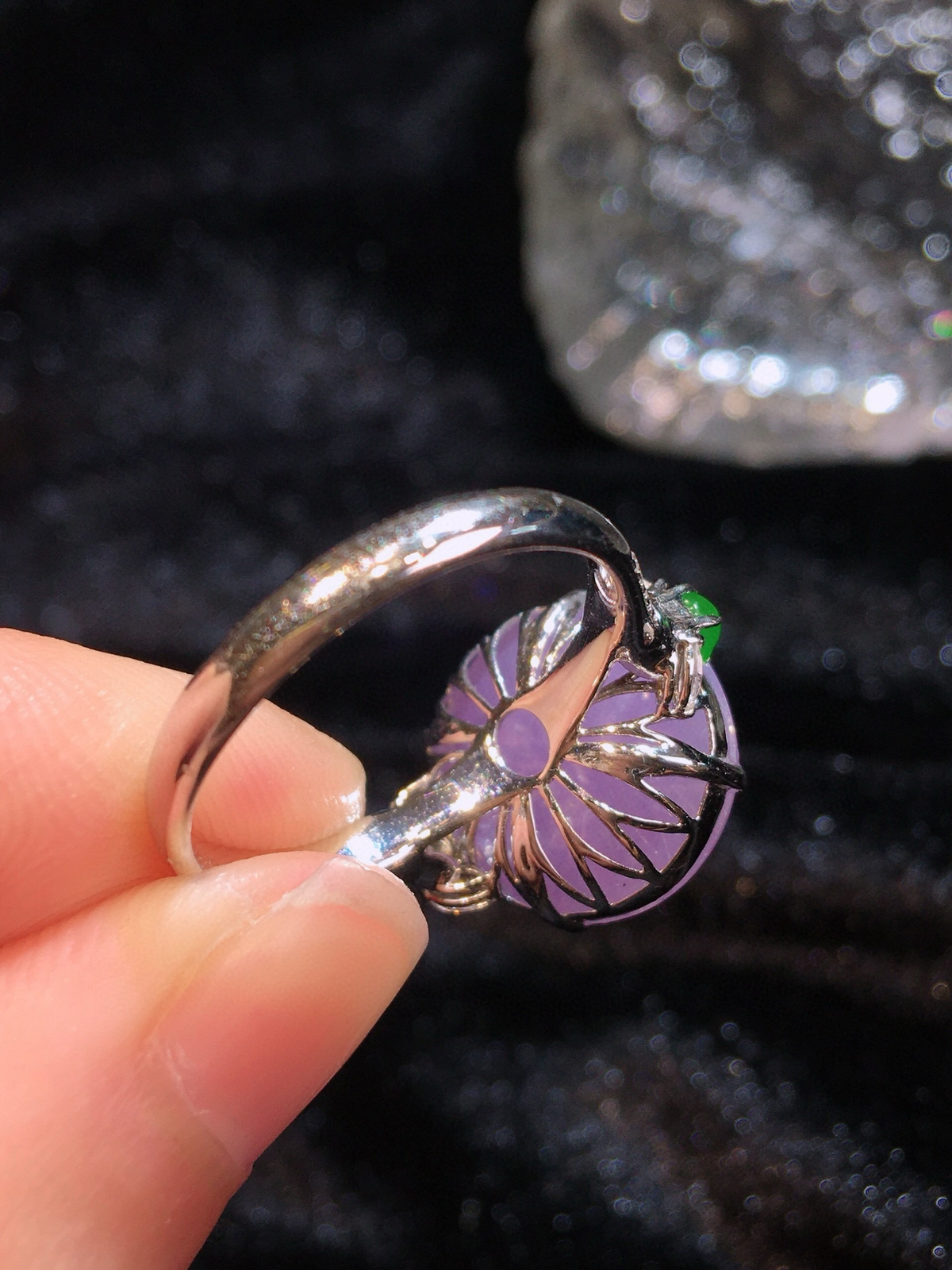 18k金镶嵌紫罗兰蛋面戒指