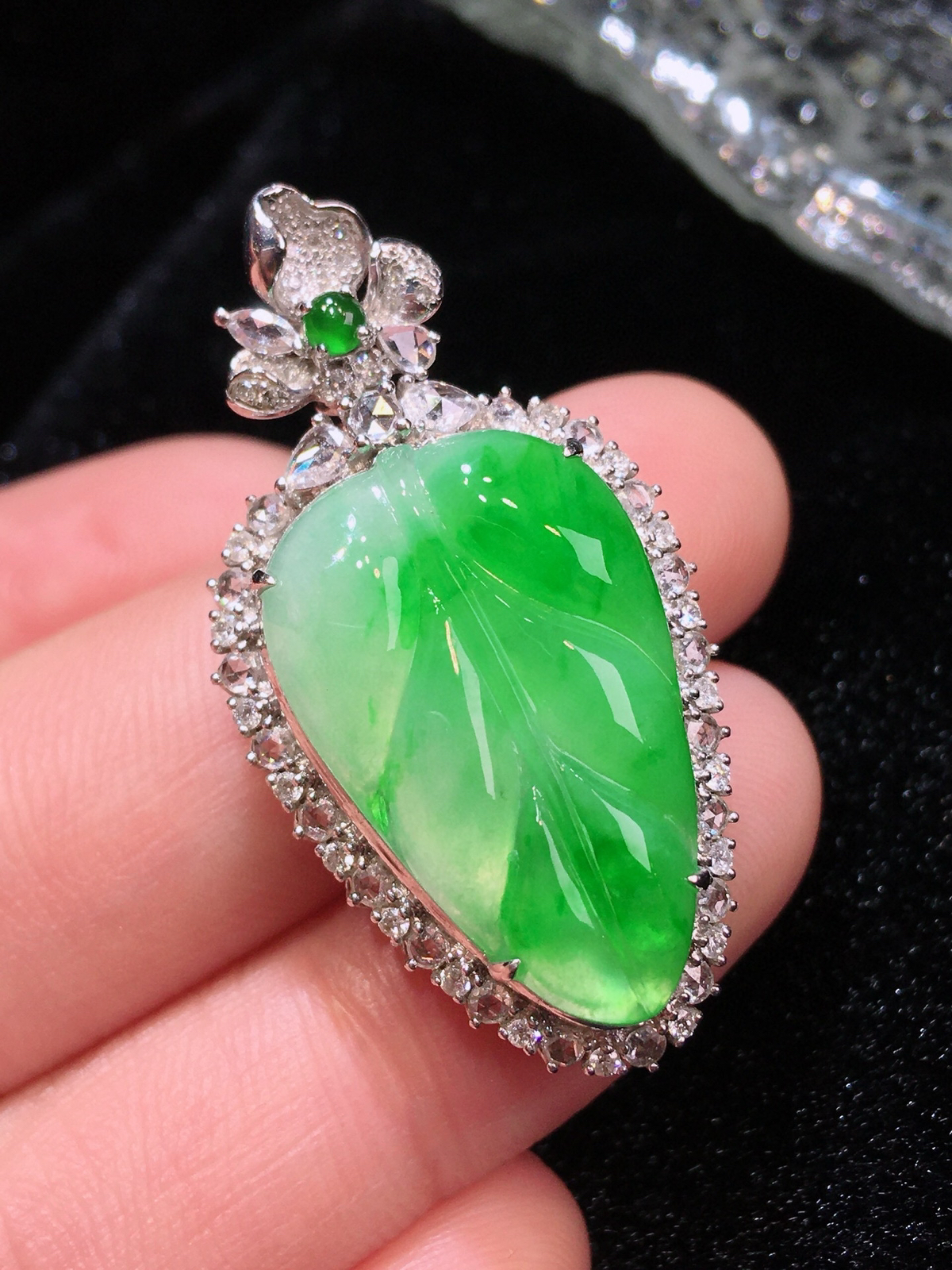 18K重金豪华镶嵌冰飘花树叶挂件