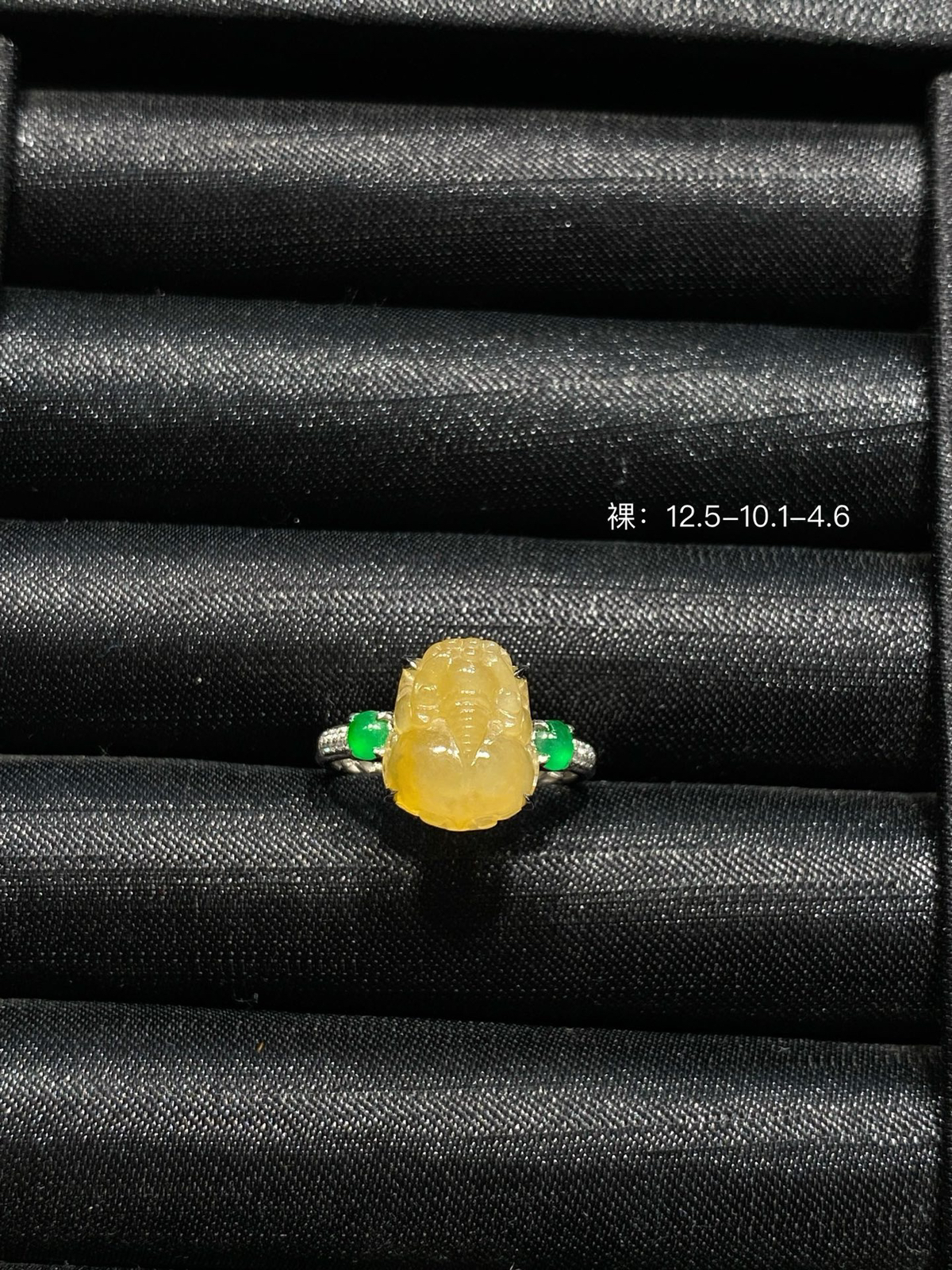 黄翡·貔貅戒指
18k金伴钻