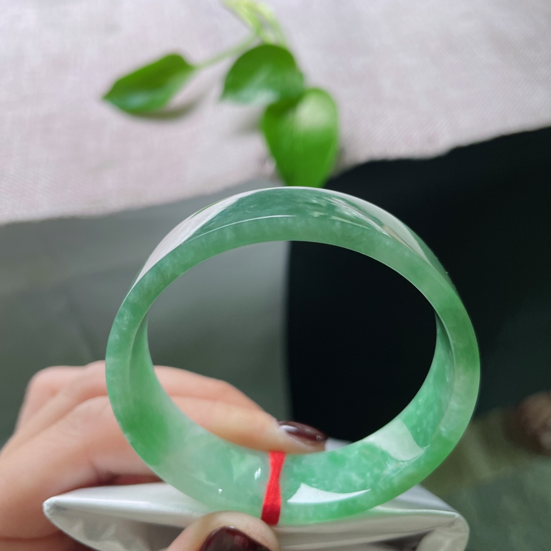 50.4/13.8/4.2，绿底正圈，方镯，水头好，种老，彰显贵气，皮纹，ss50208a