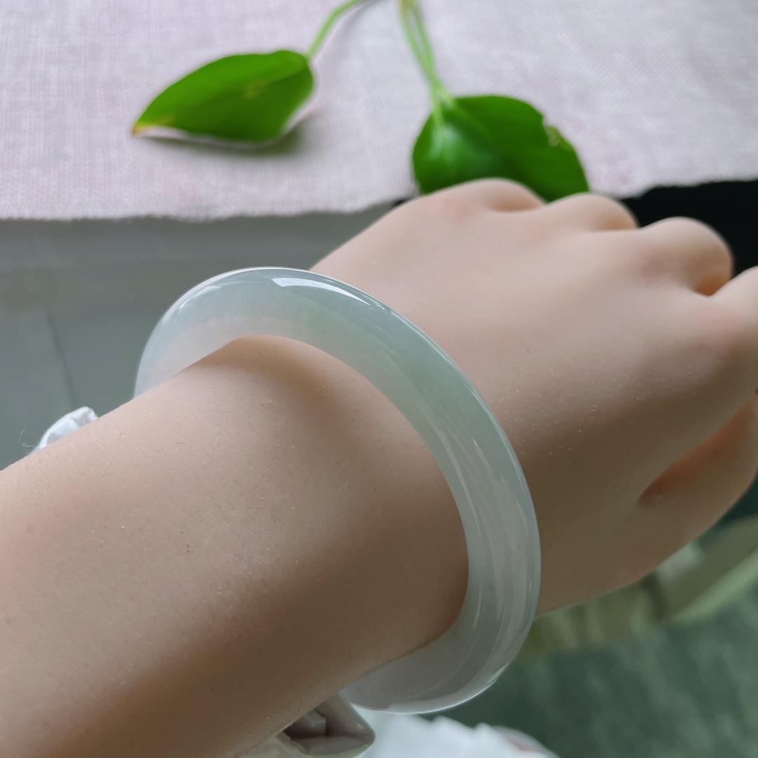 54.9/9.4，淡绿底圆条，珠圆玉润，种老，干净细腻，自带温婉少女感，ss47876a