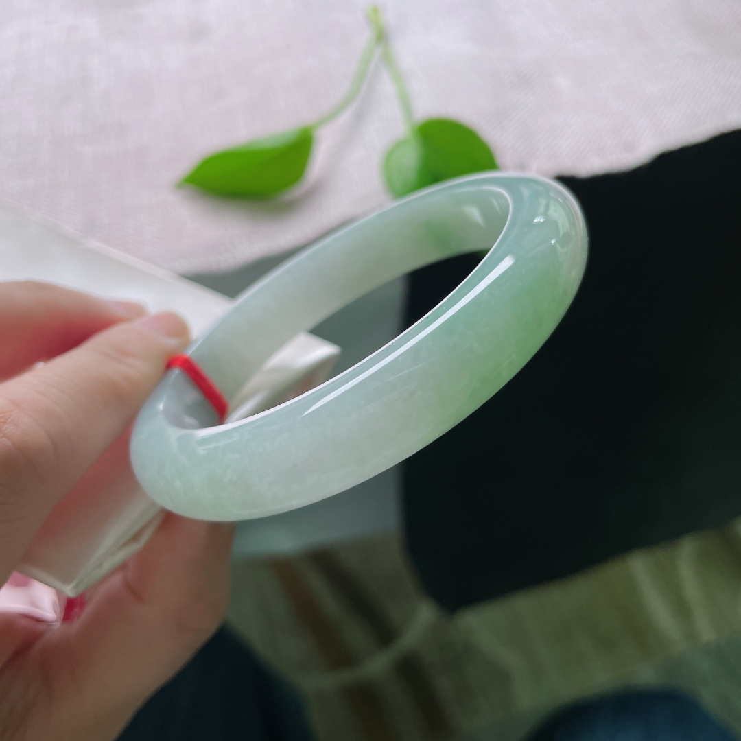 60.4/12.7/8.3，飘绿，水润，细腻，贵气，优雅，版型好，雍容华贵，ss50272a