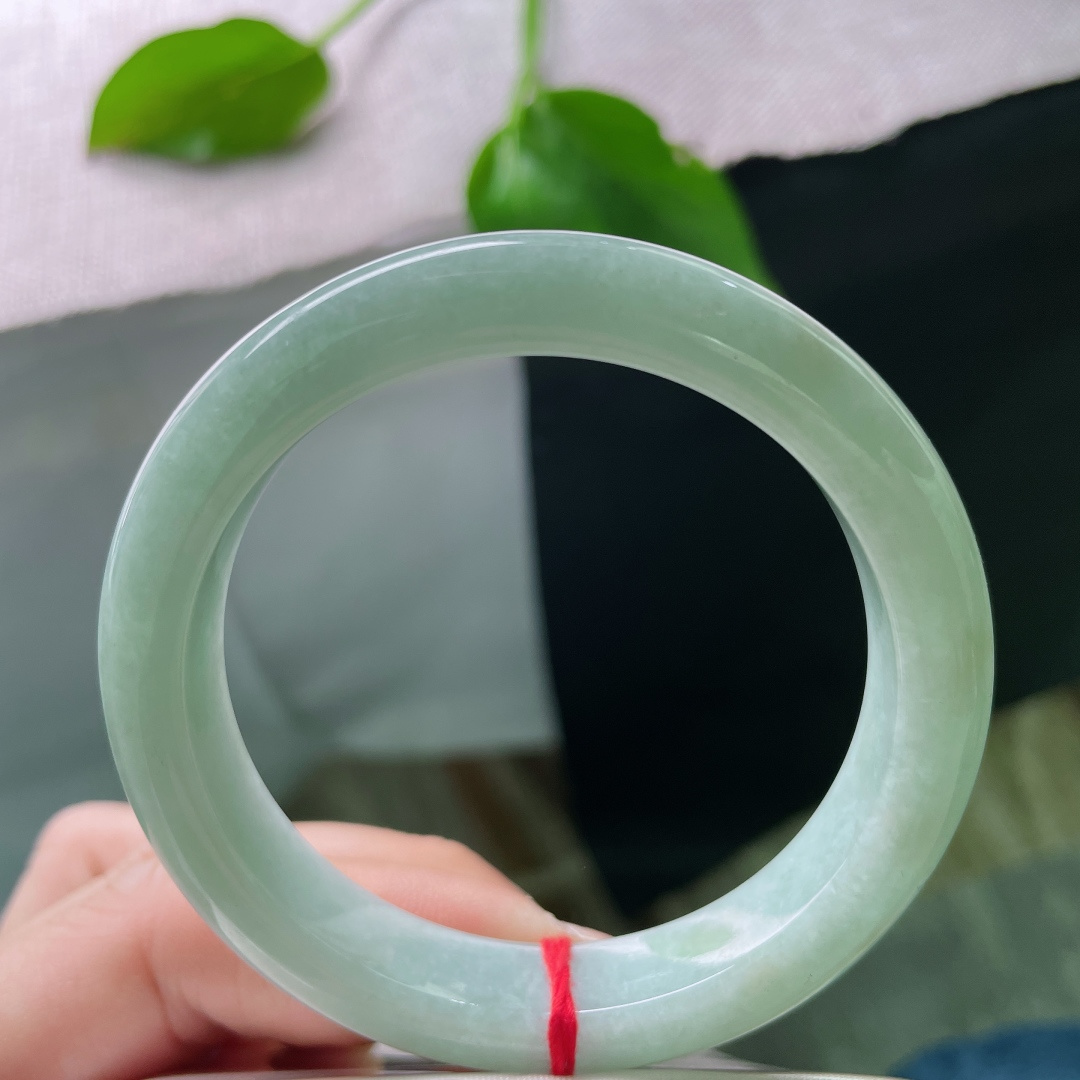 52.8/10.9/8.3果绿正圈，水润细腻，温婉可人，贵气，ss50265a