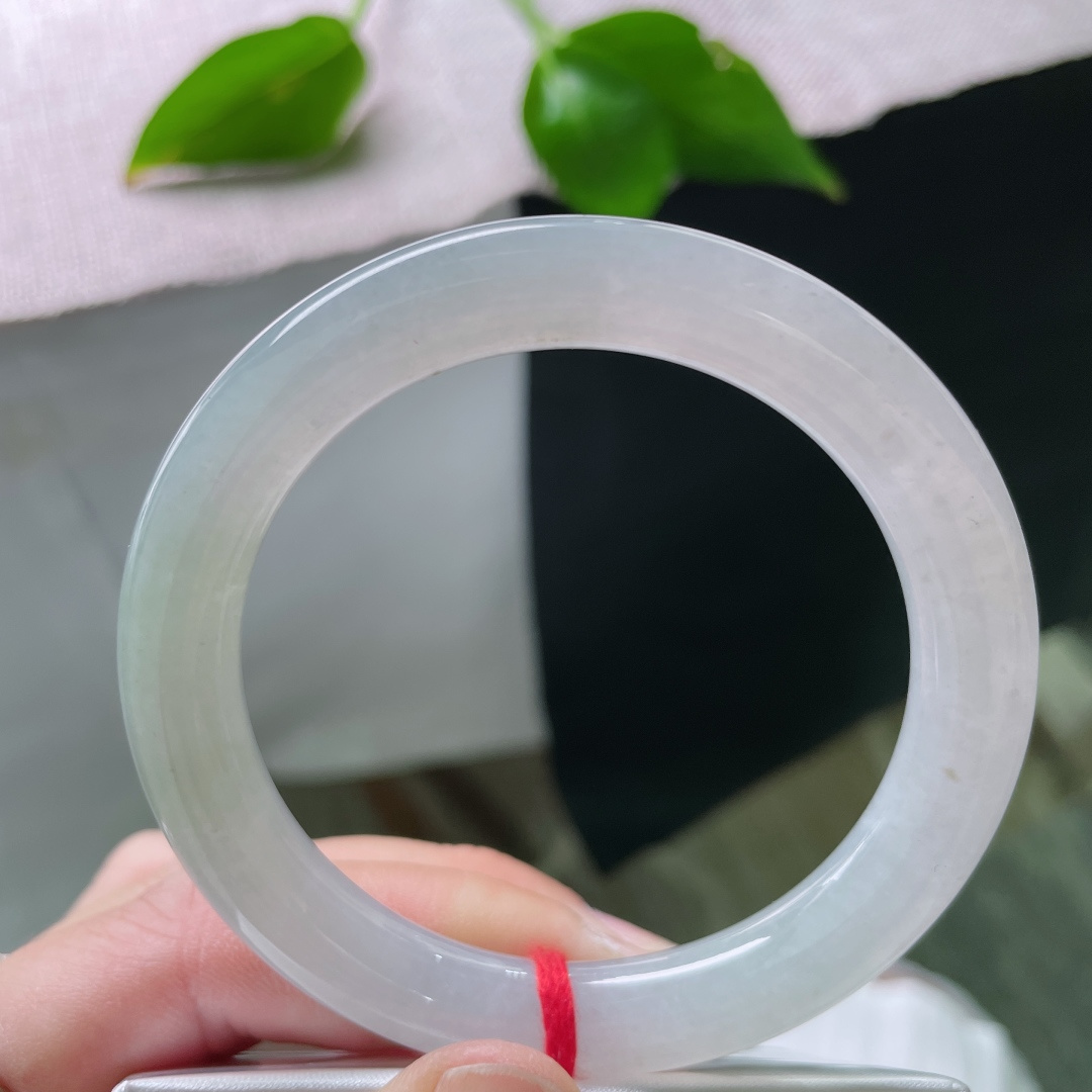 54.9/9.4，淡绿底圆条，珠圆玉润，种老，干净细腻，自带温婉少女感，ss47876a