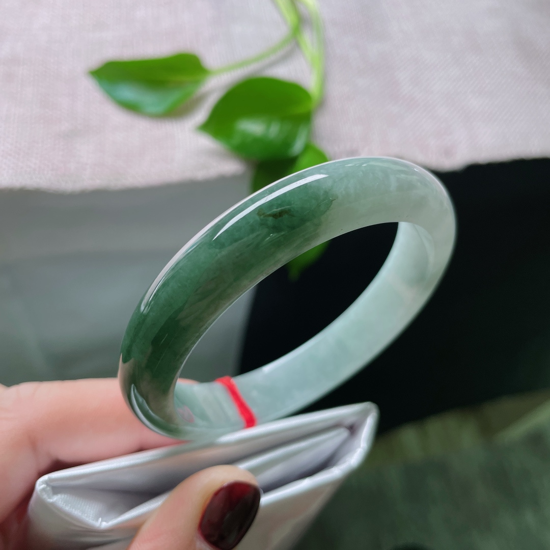 55.3/11.5/7.5，半山半水正圈，油性好，种老，青白分明，别有意境，色纹，ss49307a