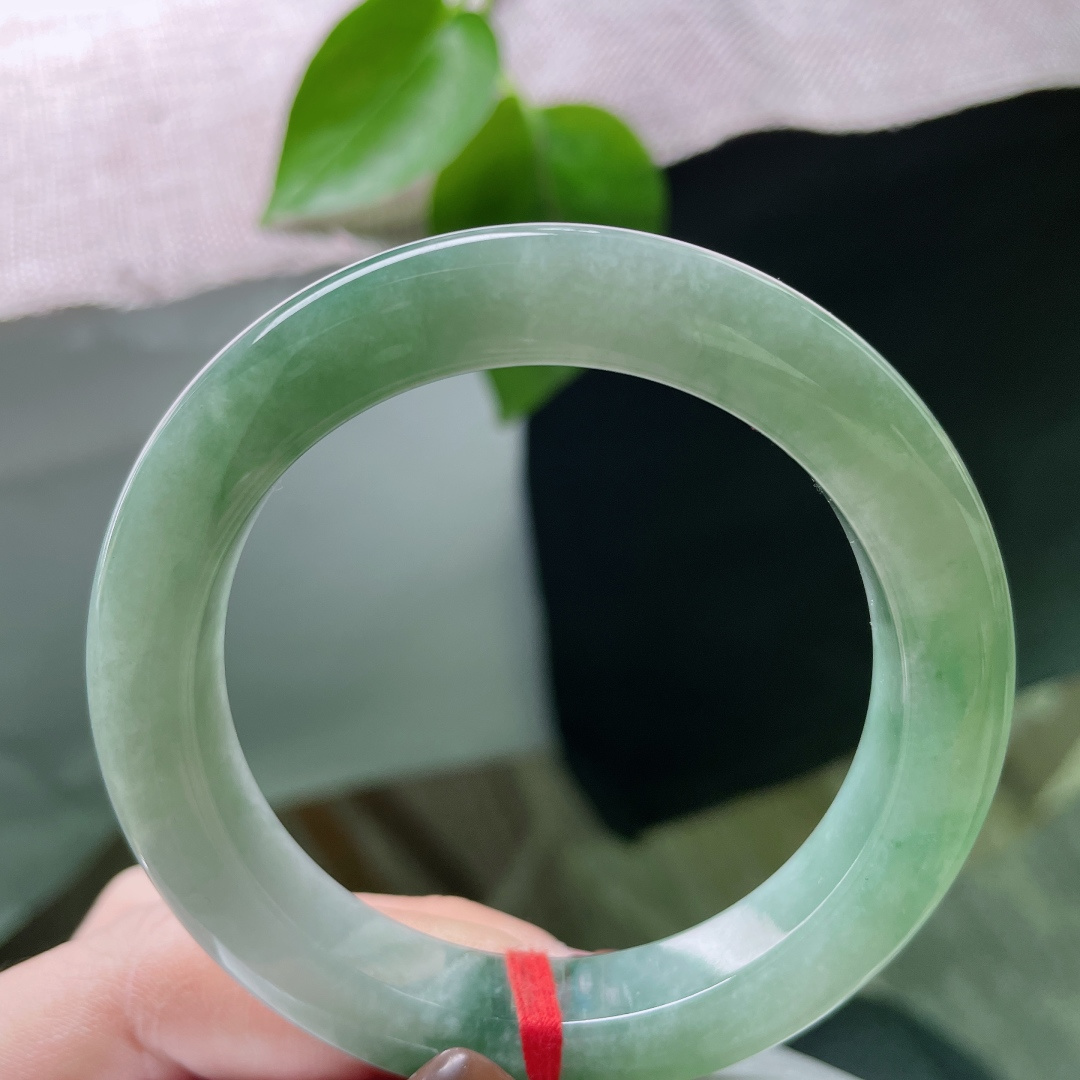 54.5/10.2/9.6，湖水绿正圈，水头好，版型厚装的，饱满，沉稳内敛，ss50280a