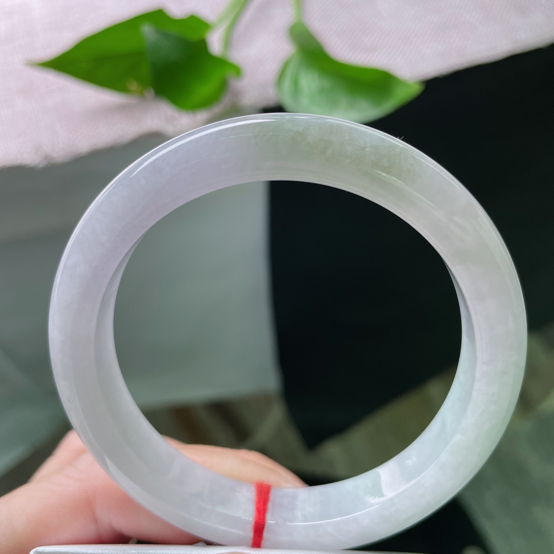 58/11.1/8.3，淡绿淡紫正圈，以玉为伴，岁月安然，不负时光不负己。棉根，ss45395a