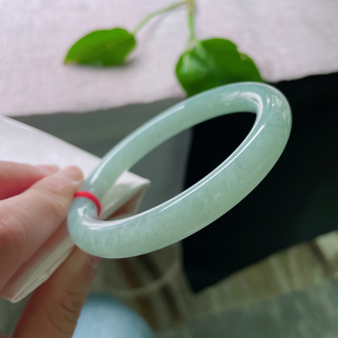 60.4/9.9果绿圆条，大圈口，料子细腻干净，心有清绿，自在欢喜，ss48994a