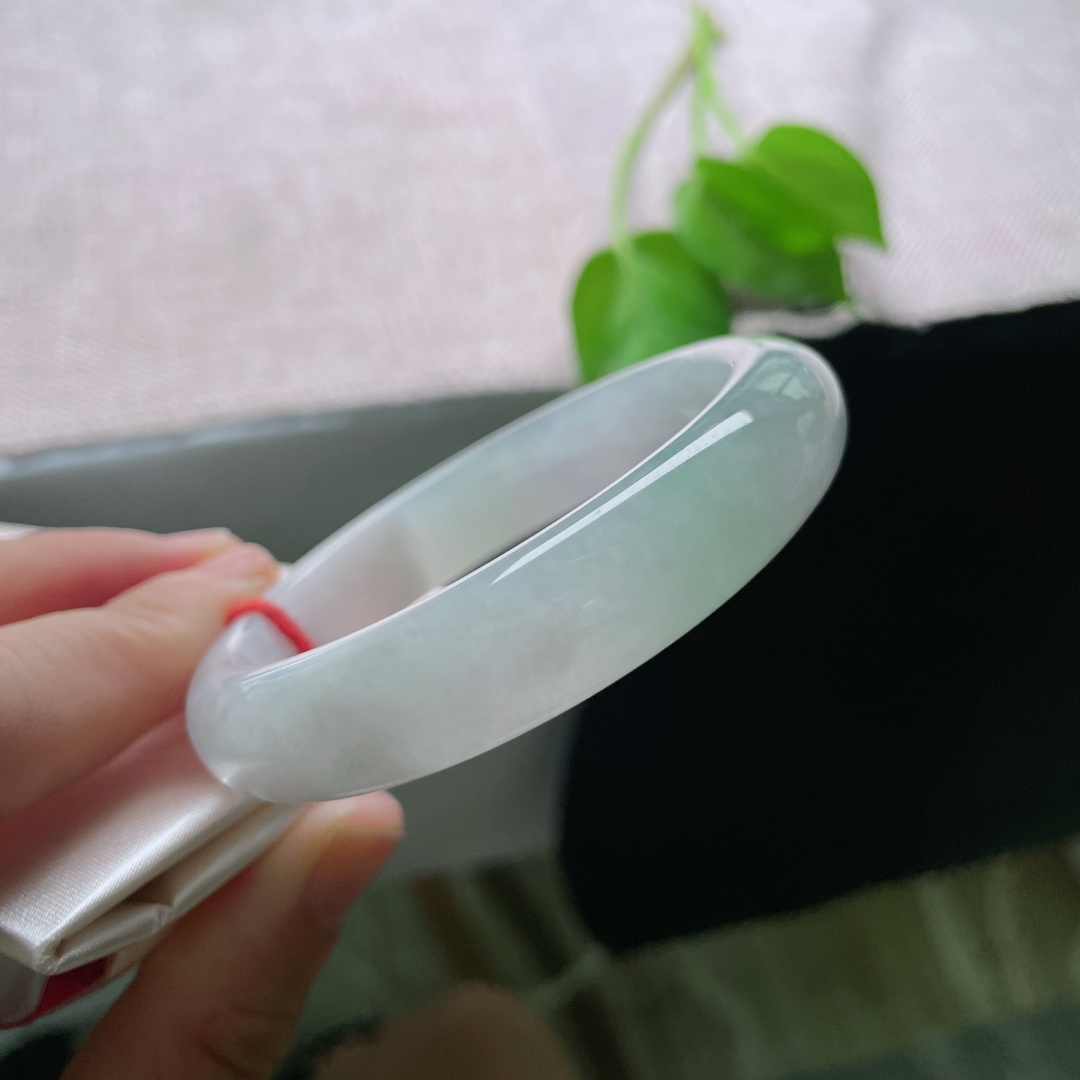 57/13.1/8.2，淡绿底正圈，水头好，质地温润细腻，软玉温香，棉团，ss49807a