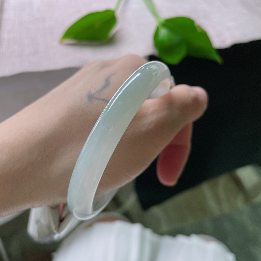 54.9/9.4，淡绿底圆条，珠圆玉润，种老，干净细腻，自带温婉少女感，ss47876a