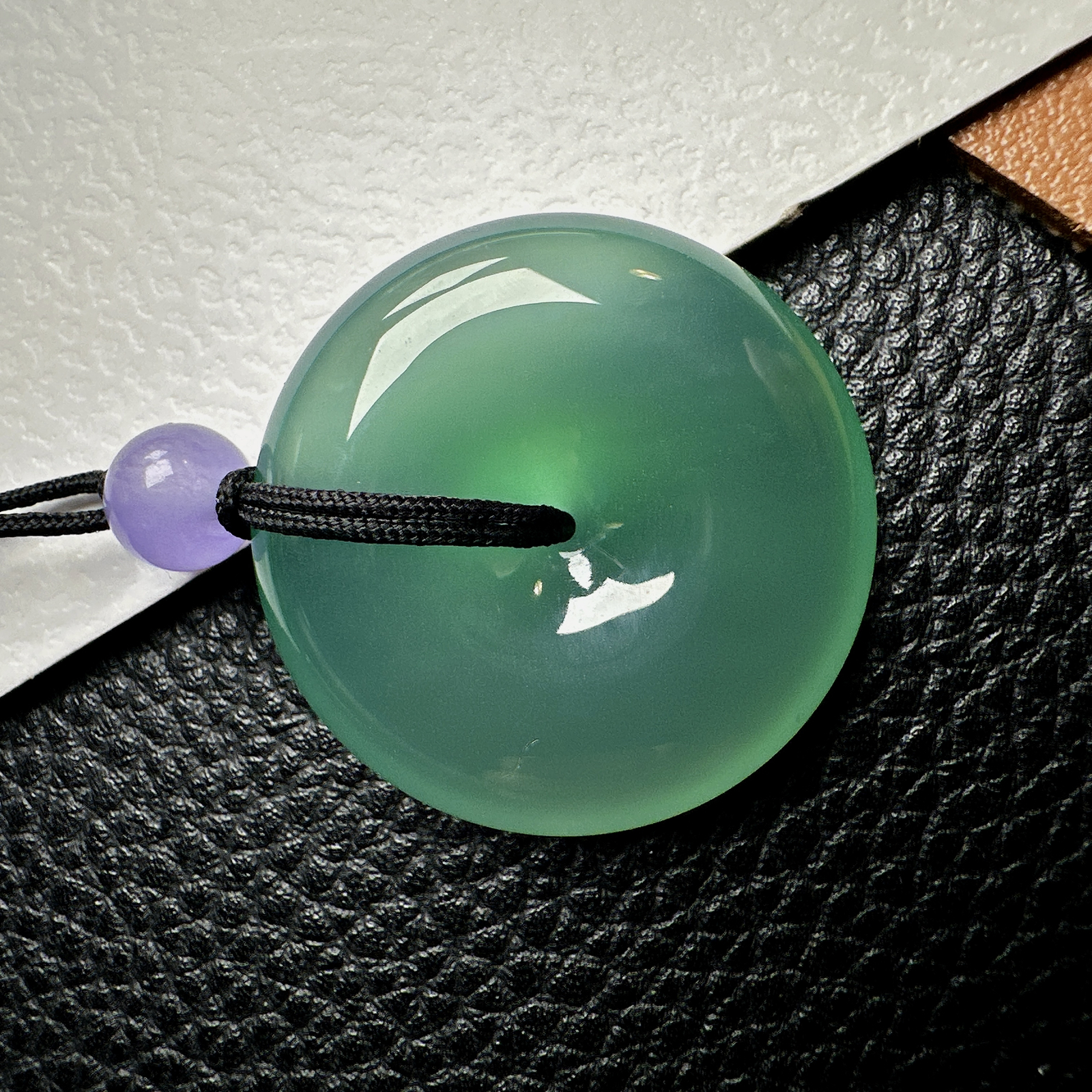 【冰种晴绿平安扣】质地细腻，品质很好，冰感十足，胶感明显，收藏品质