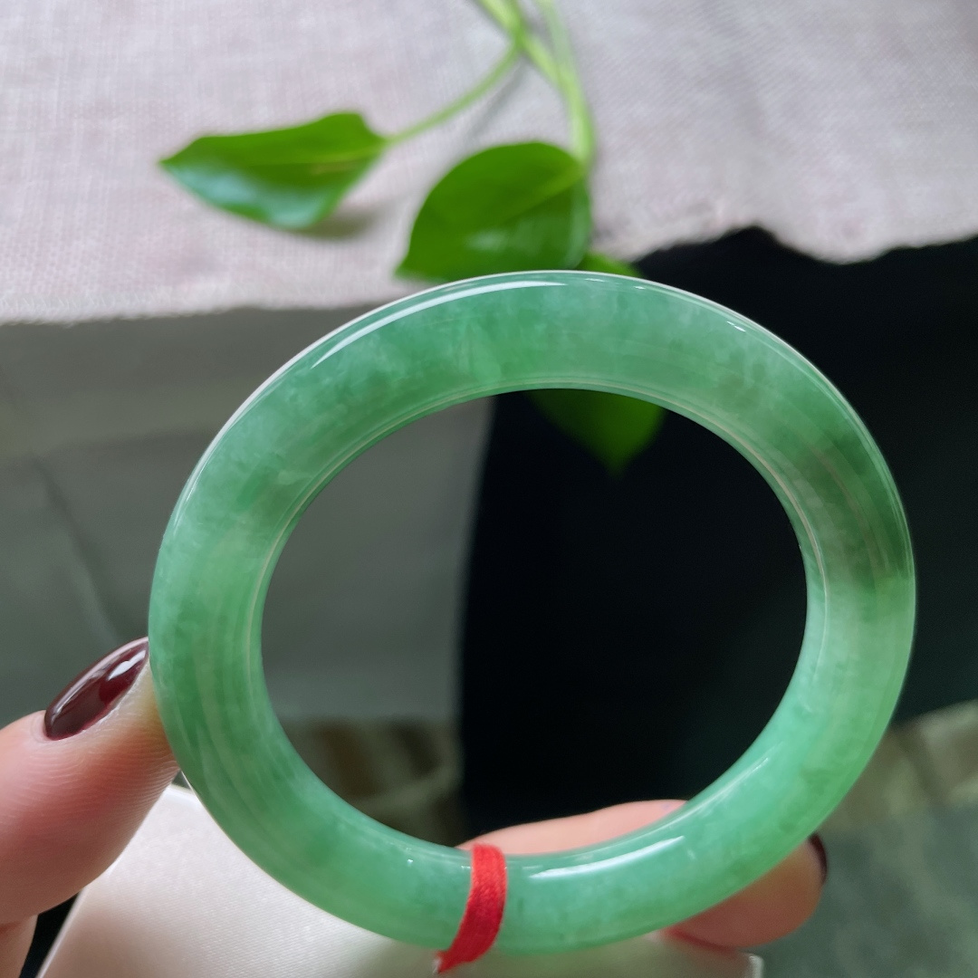 52.3/9.6绿底圆条，水润细腻，种老，翠色伊人，自带贵气，皮纹，ss50130a