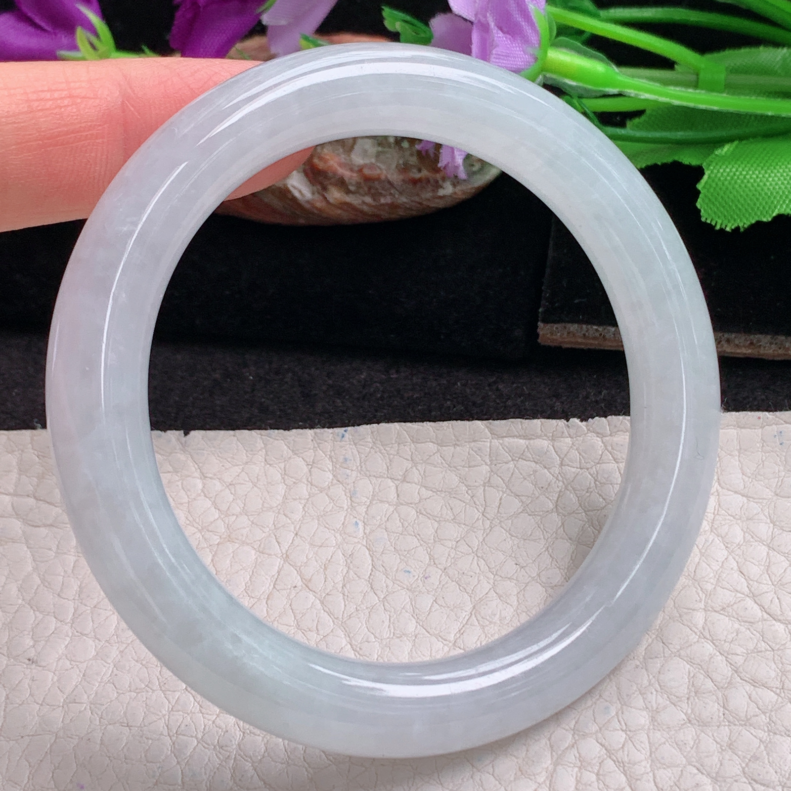 js实拍56*10*9.6美人镯 天然缅甸翡翠a货手冰纯白月光圆条玉镯子