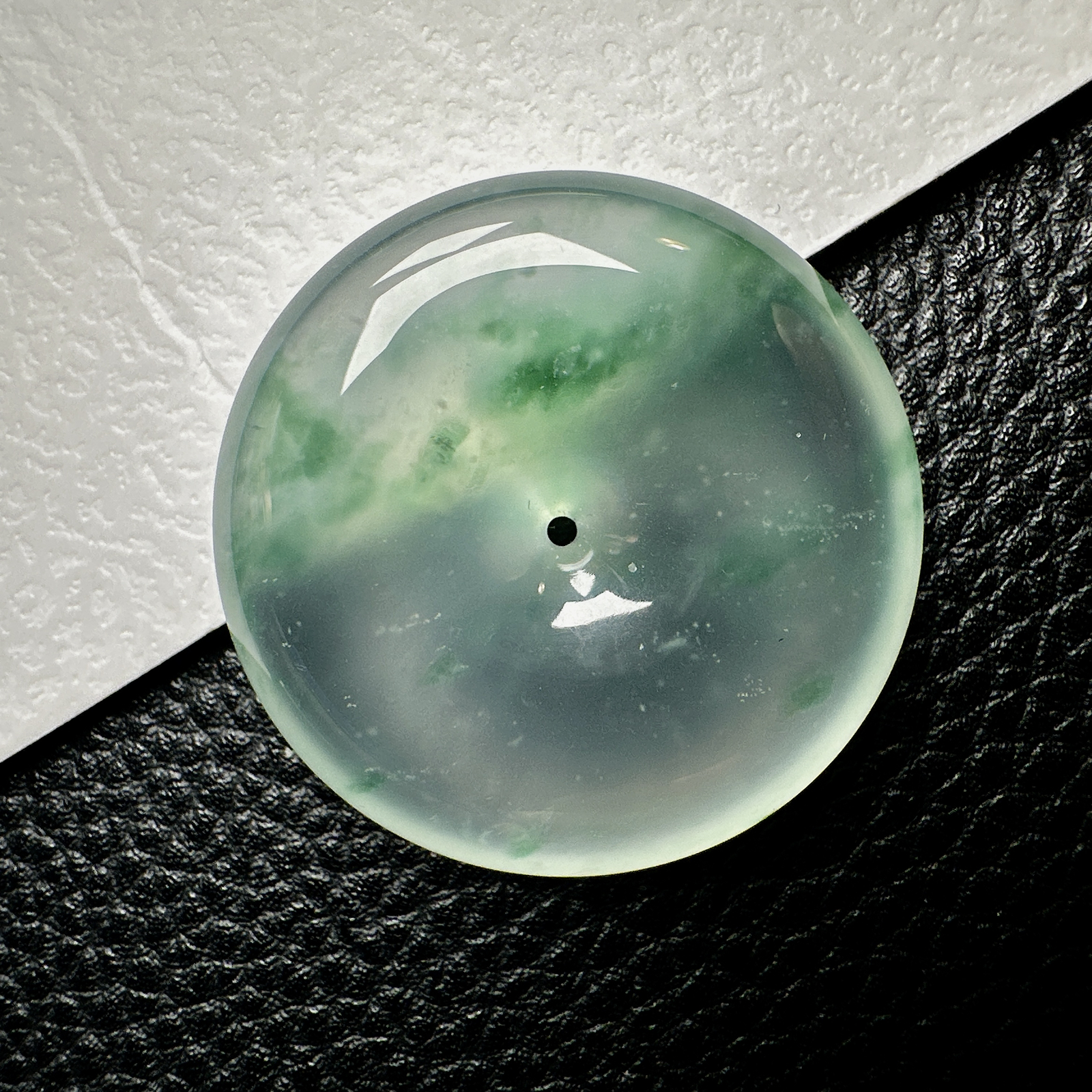 【冰种飘花平安扣】网红扣，质地非常细腻干净，冰润十足，种老冰透，收藏品质