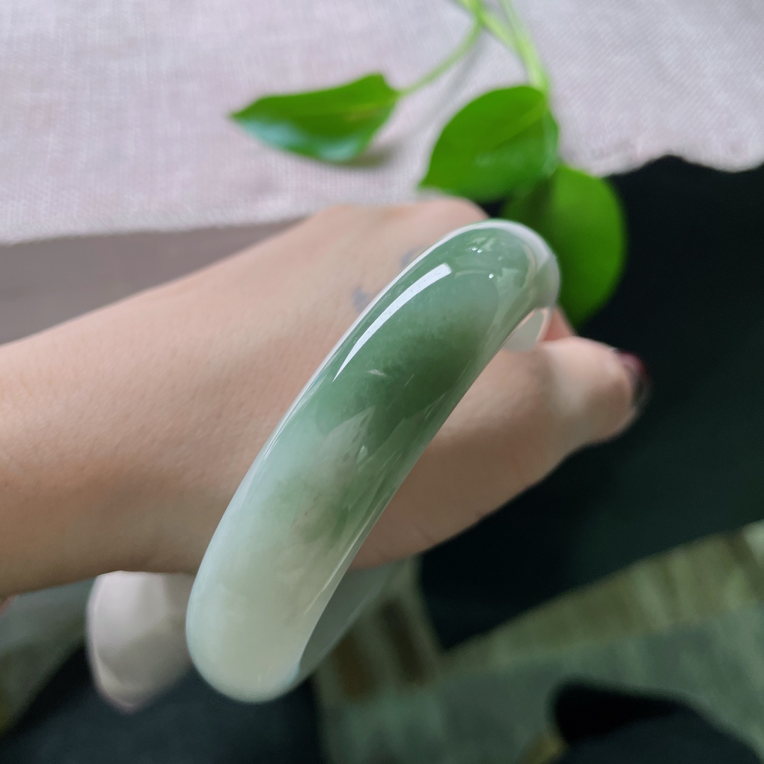 61.4/15.6/8.2，油绿正圈，大圈口，柔润细腻，如远山含黛，海天共存，ss48622a